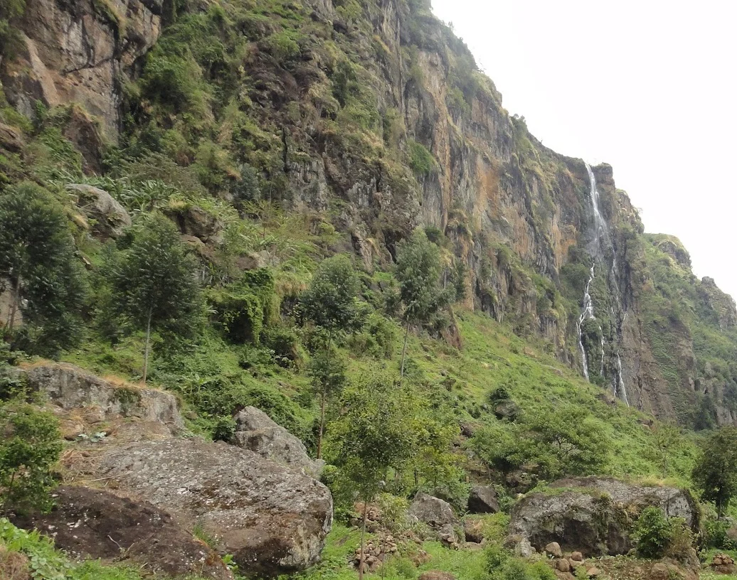 wanale cliff.jpg