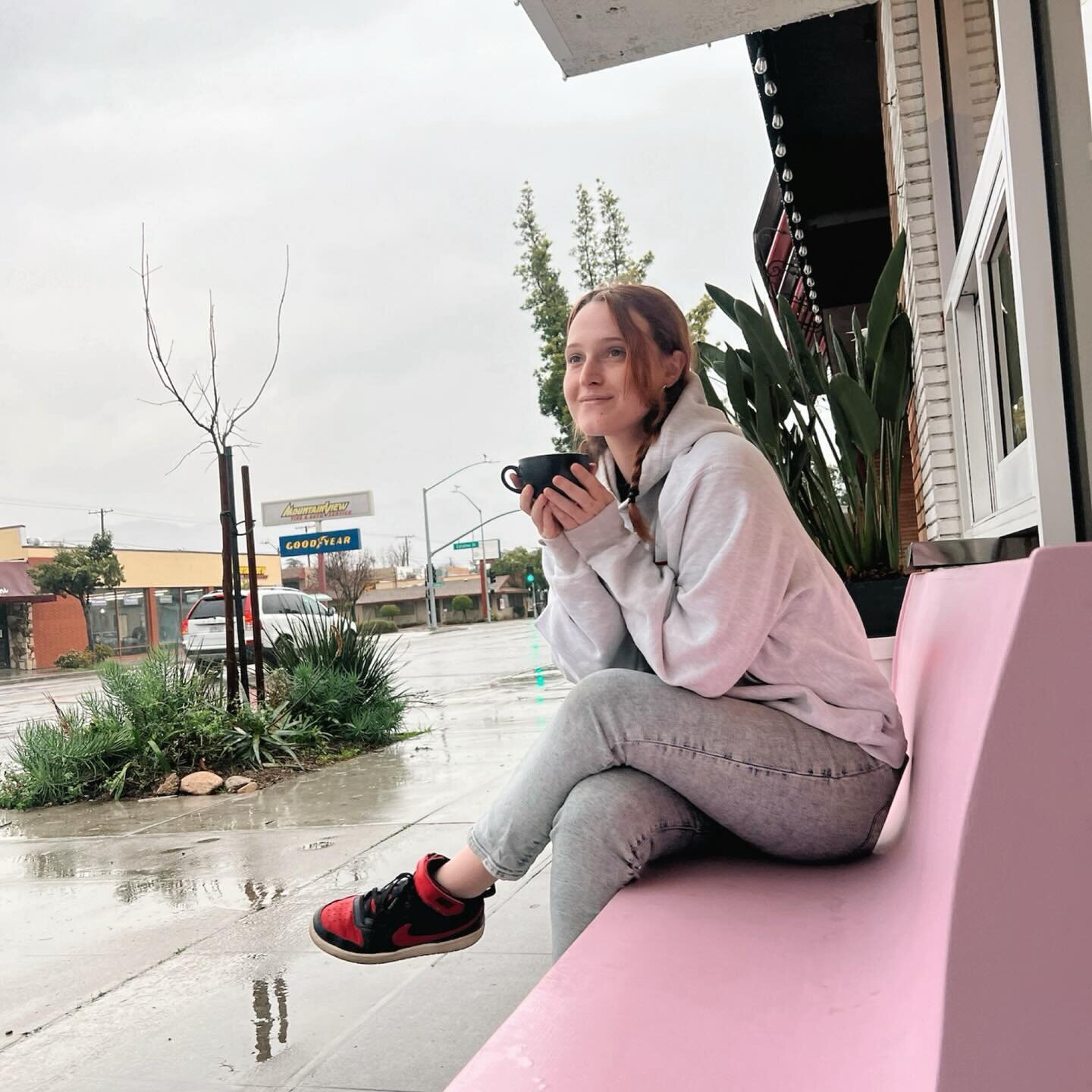 We&rsquo;re probably biased, but our bench is the best rainy day view in Burbank 💖☔️☕️

#coffee #burbank #rainyday