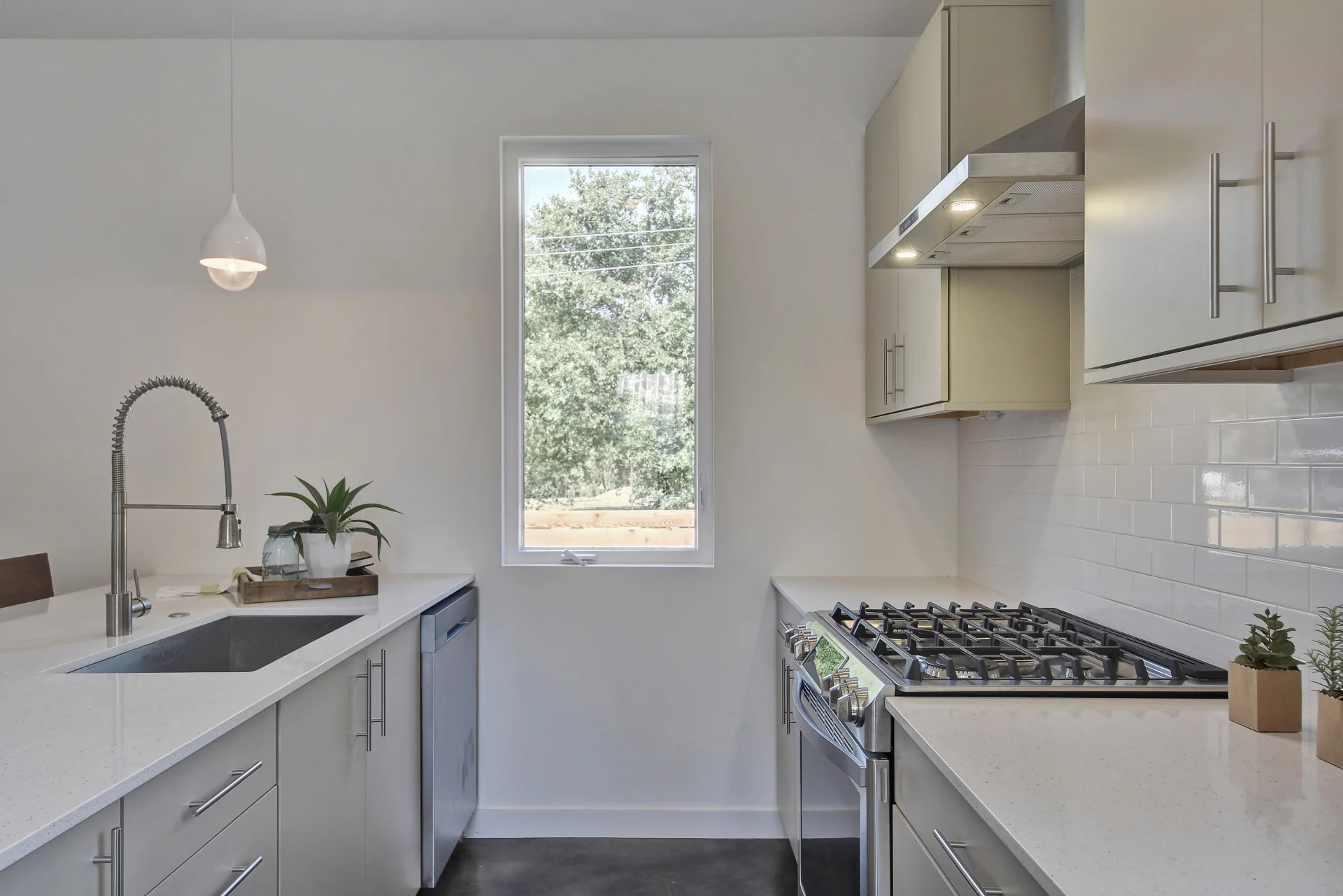 013-239540-Kitchen and Dining 038_5312474.jpg