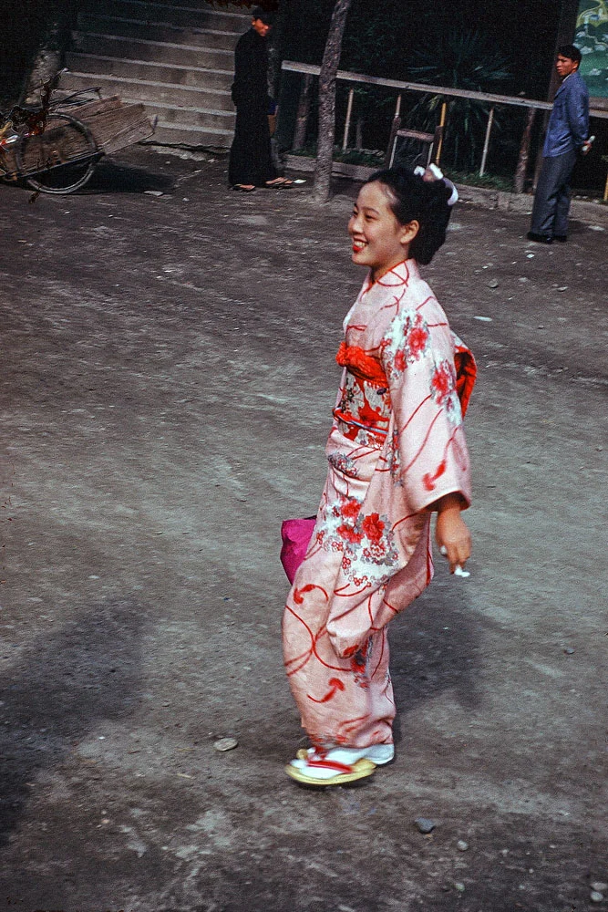 378-Woman in Kimono 2