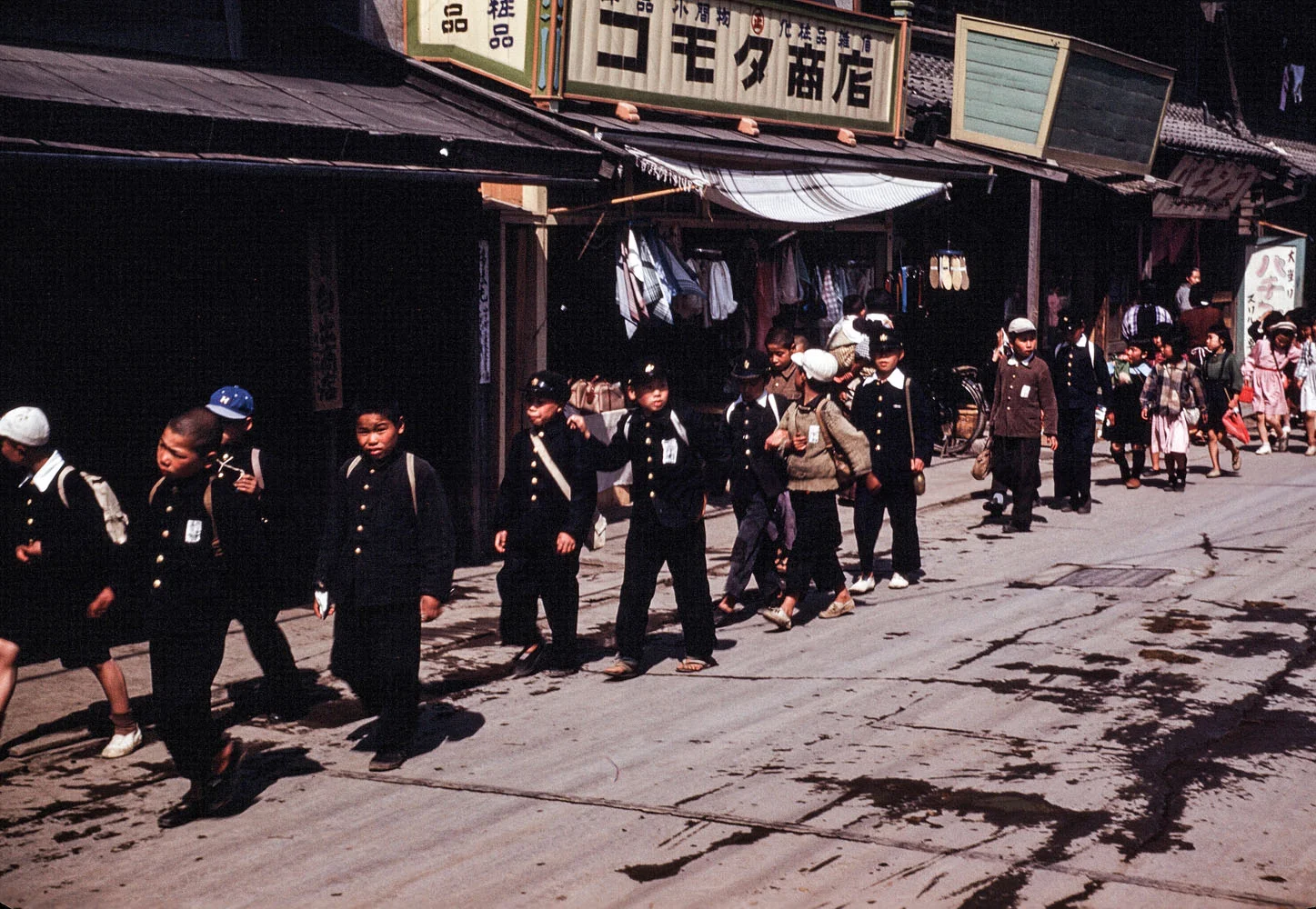 392-School Boys on City Street, Location?