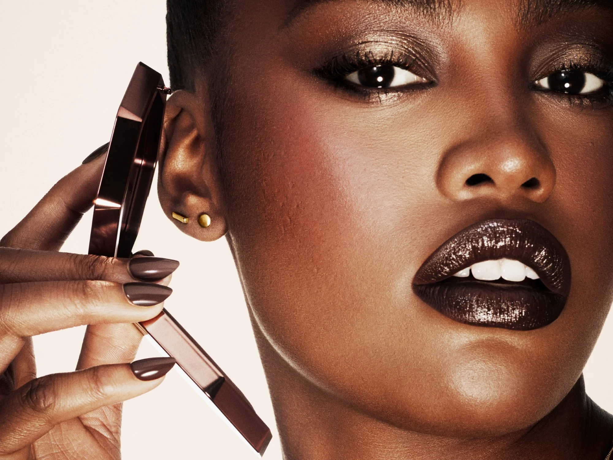 FB_SPR26_T2BEAUTY_RECIPE_SUNSTALKR-SOUFFLE_COFFEETOFFEE_LOOK1_MAYA_213_2000X1500_300DPI.jpg