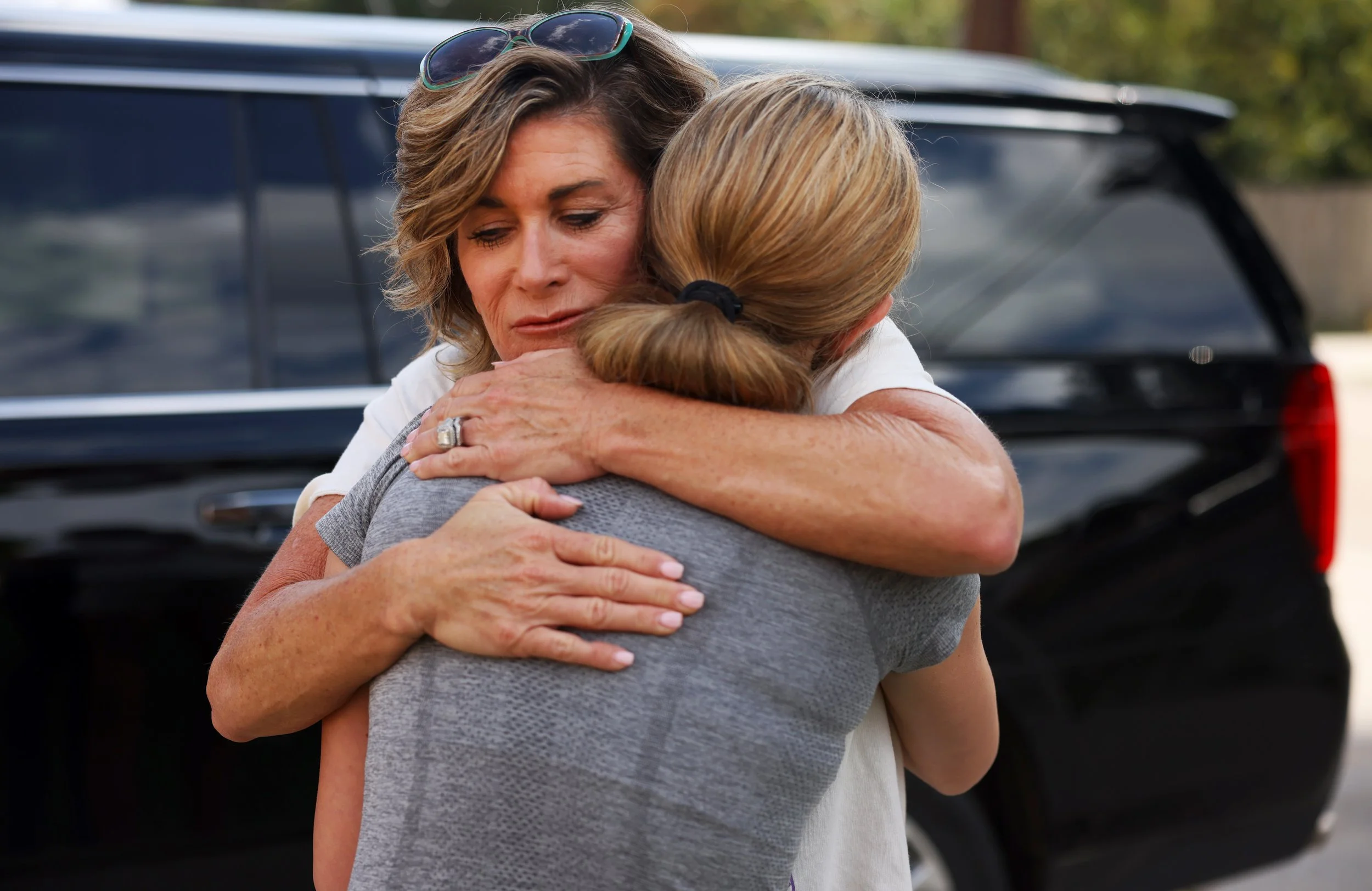 Malinda Harris embraces Alyssa at the Kennett Middle School on Wednesday, Sept. 25, 2024, in Kennett, Mo. Harris later takes Duncan’s belongings to her home for the foreseeable future.