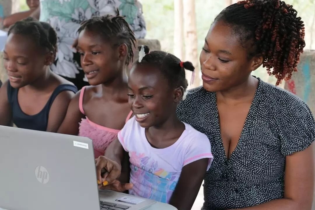 This year, thanks to some very generous partners, we set up a&nbsp; robust computer program in our Learning Center (SPA). This involves not only using technology in tutoring and literacy sessions, but also providing basic computer training to our par