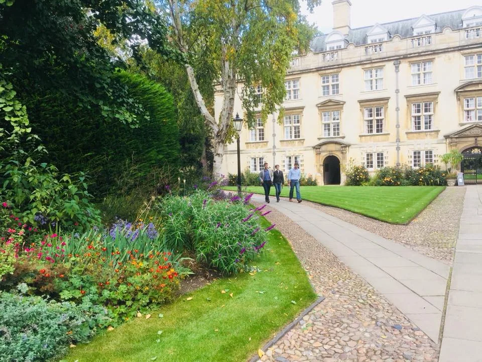On the way to Matriculation Photos:) These gardens! 