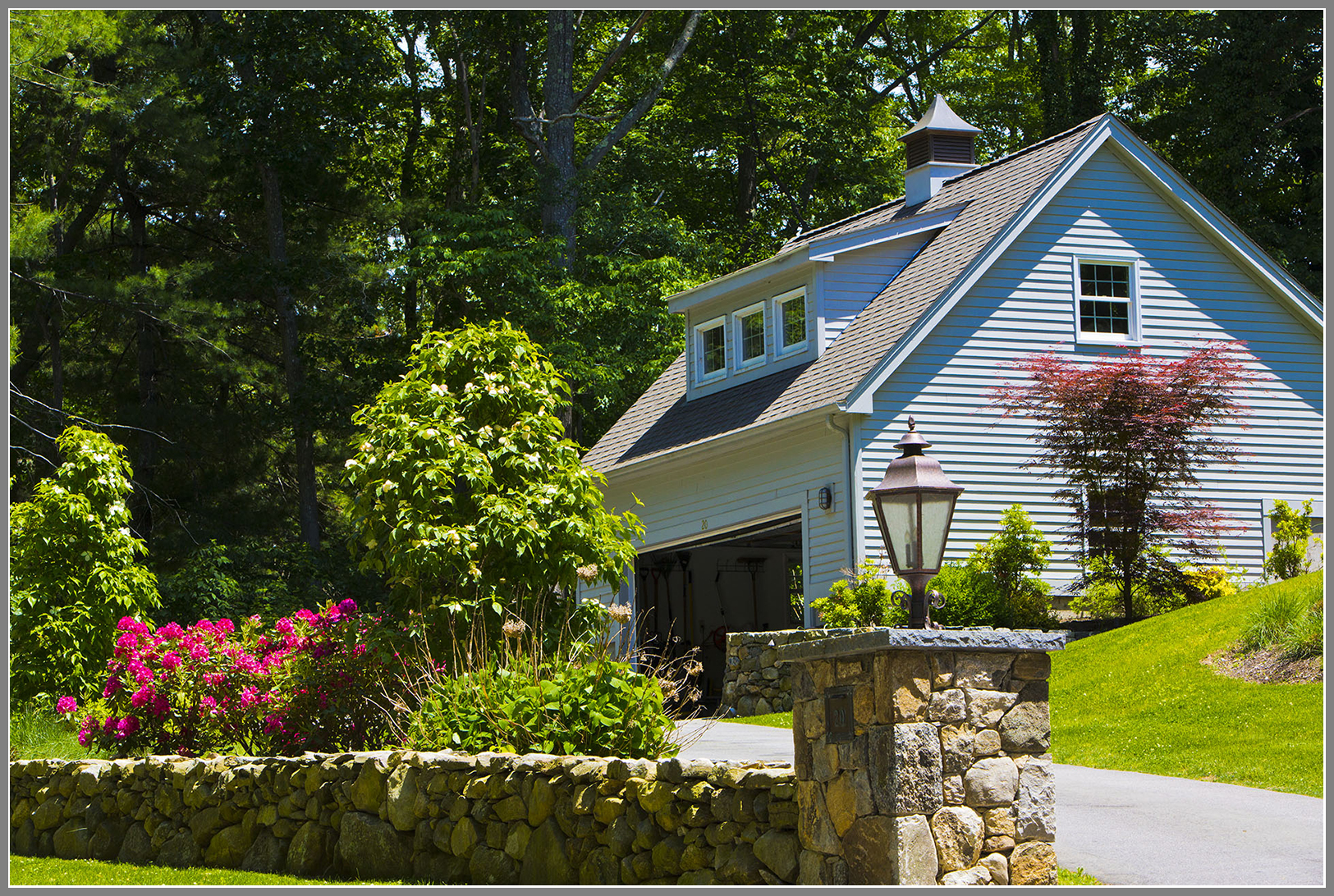 Fieldstone column and wall