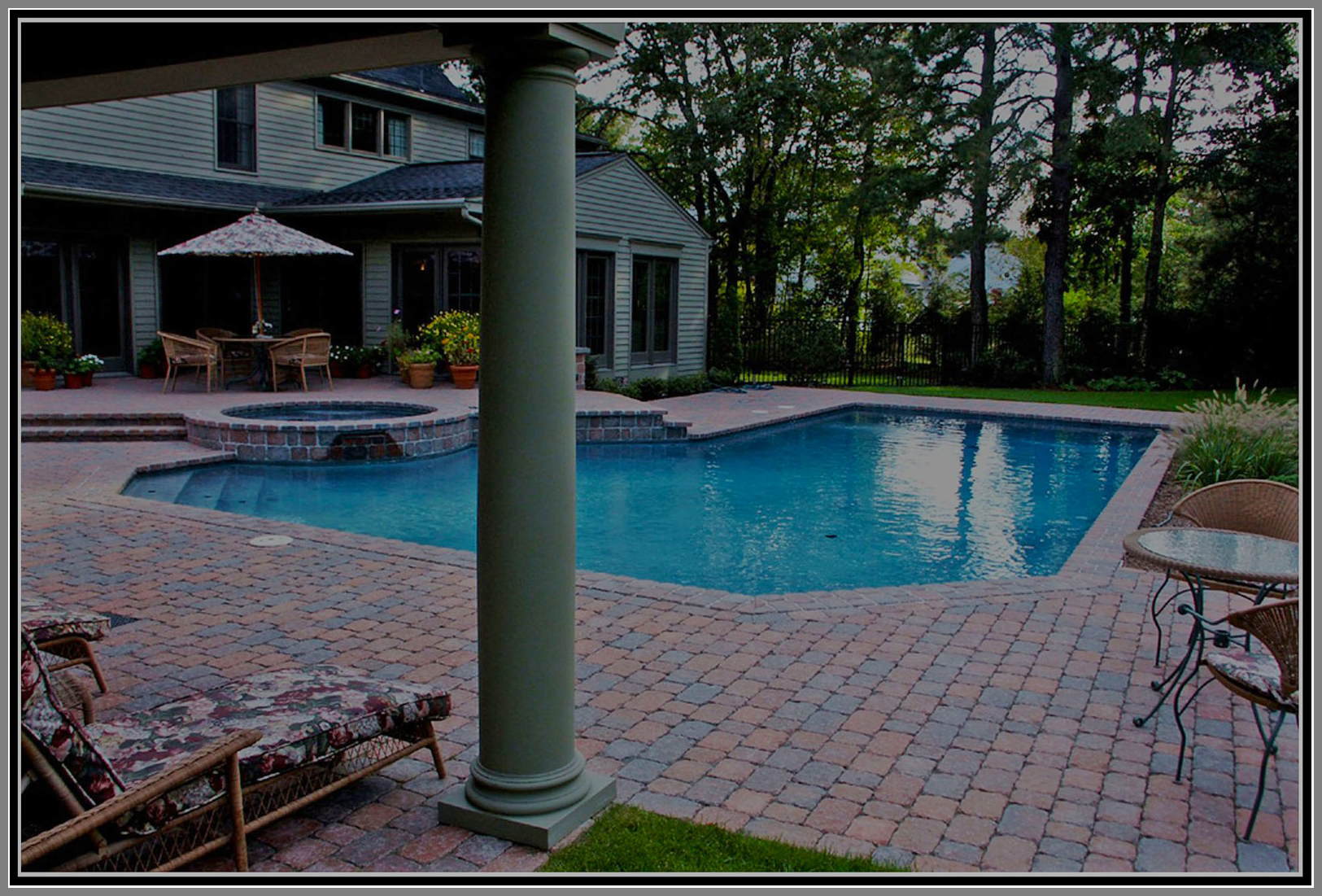 Concrete paver patio by Artistic Outdoors