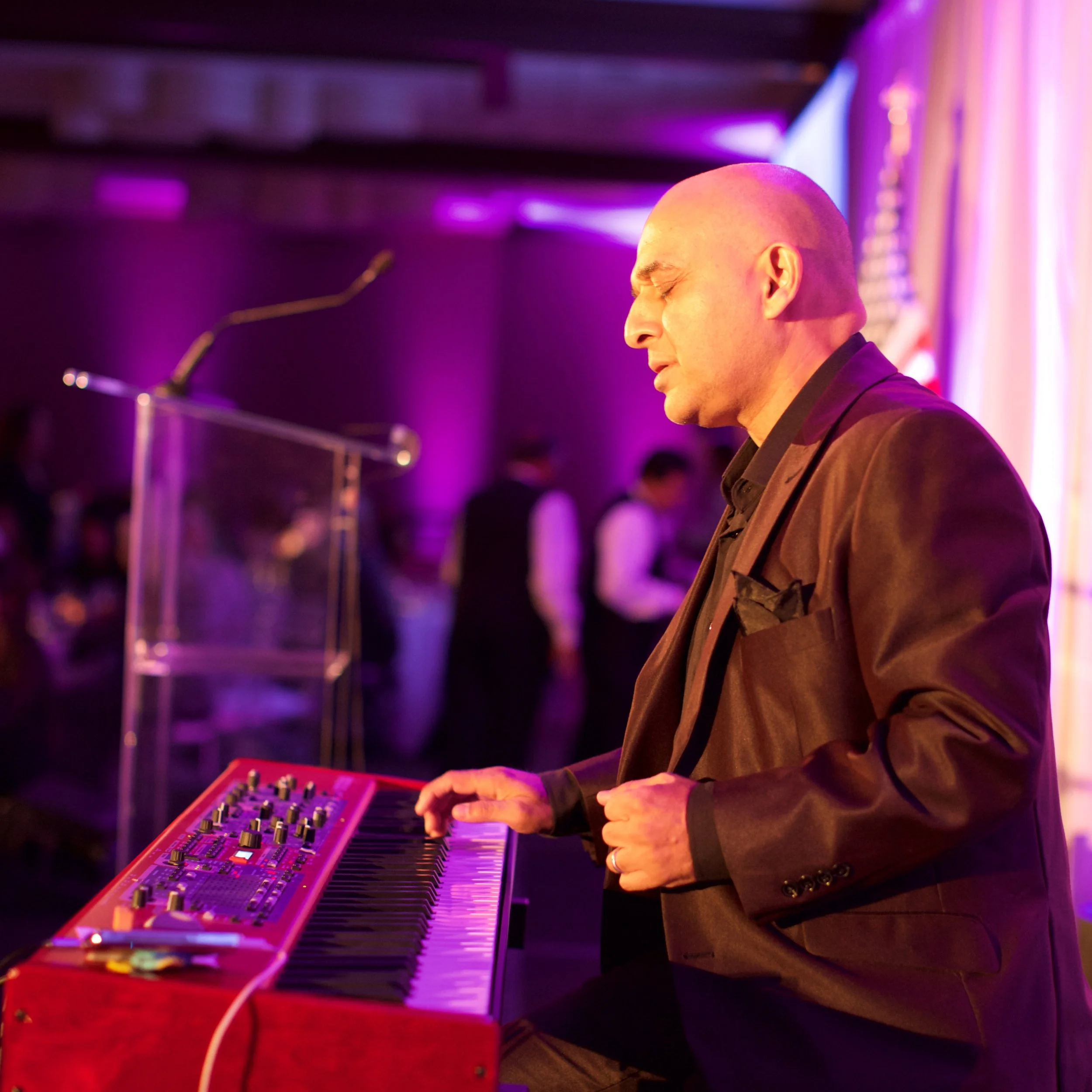 Grammy Award winning recording artist, composer, and pianist delivered a spectacular performance during dinner.