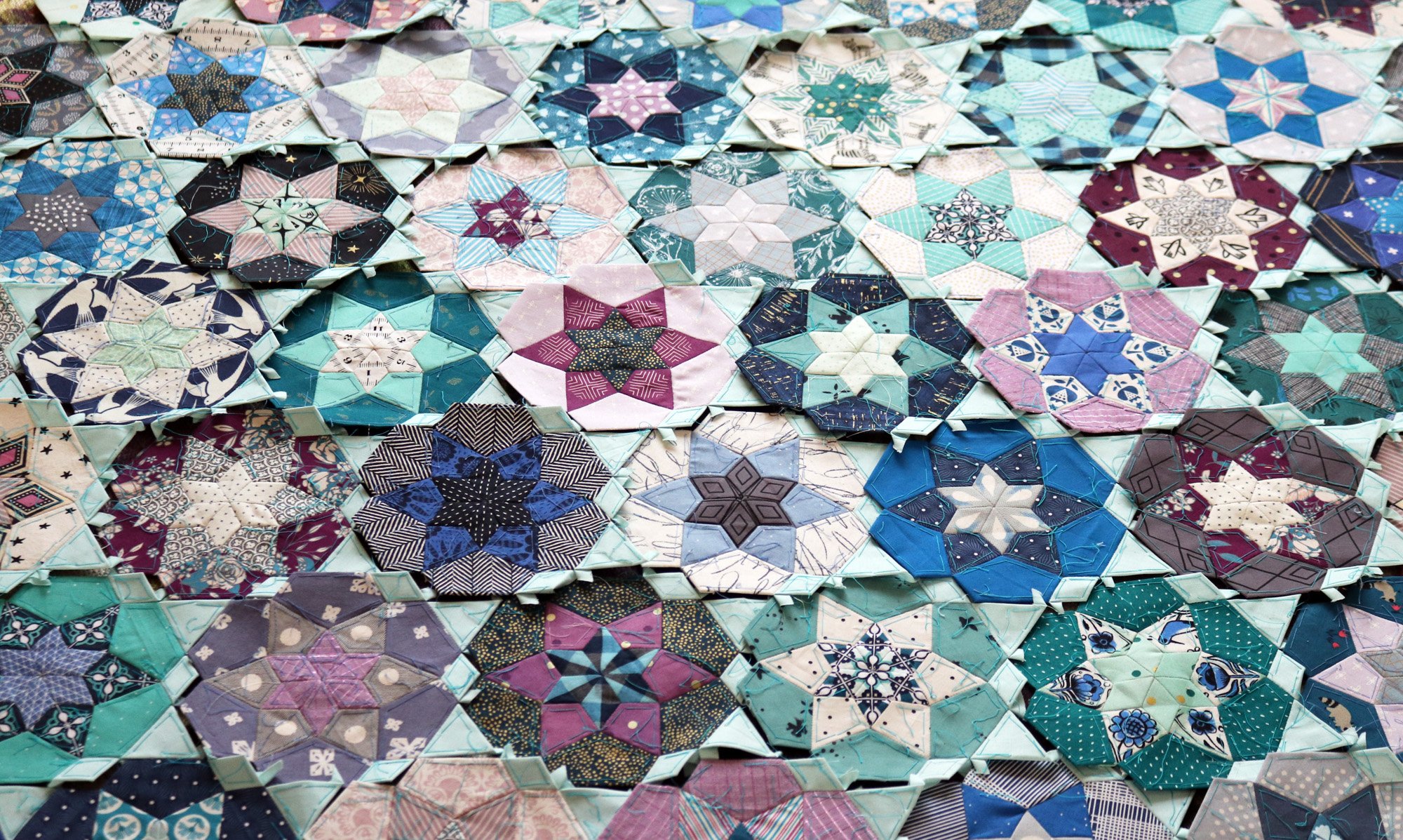 English Paper Piecing (EPP) mini quilt – Sewn Up