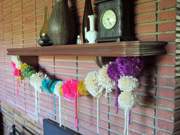 the yarn Pompom Garland tutorial
