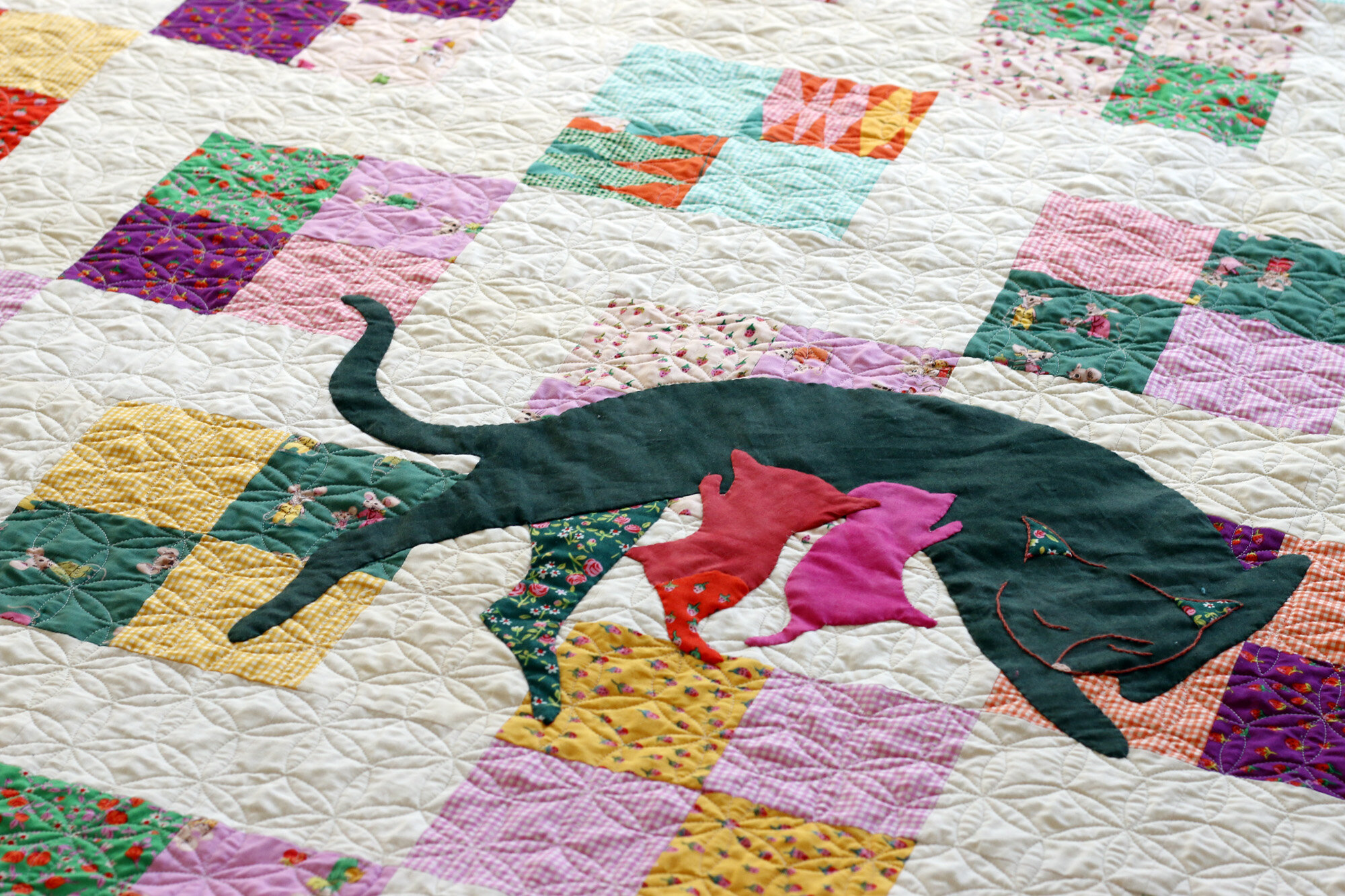Mama Kitty applique quilt. Stitched in Color.jpg