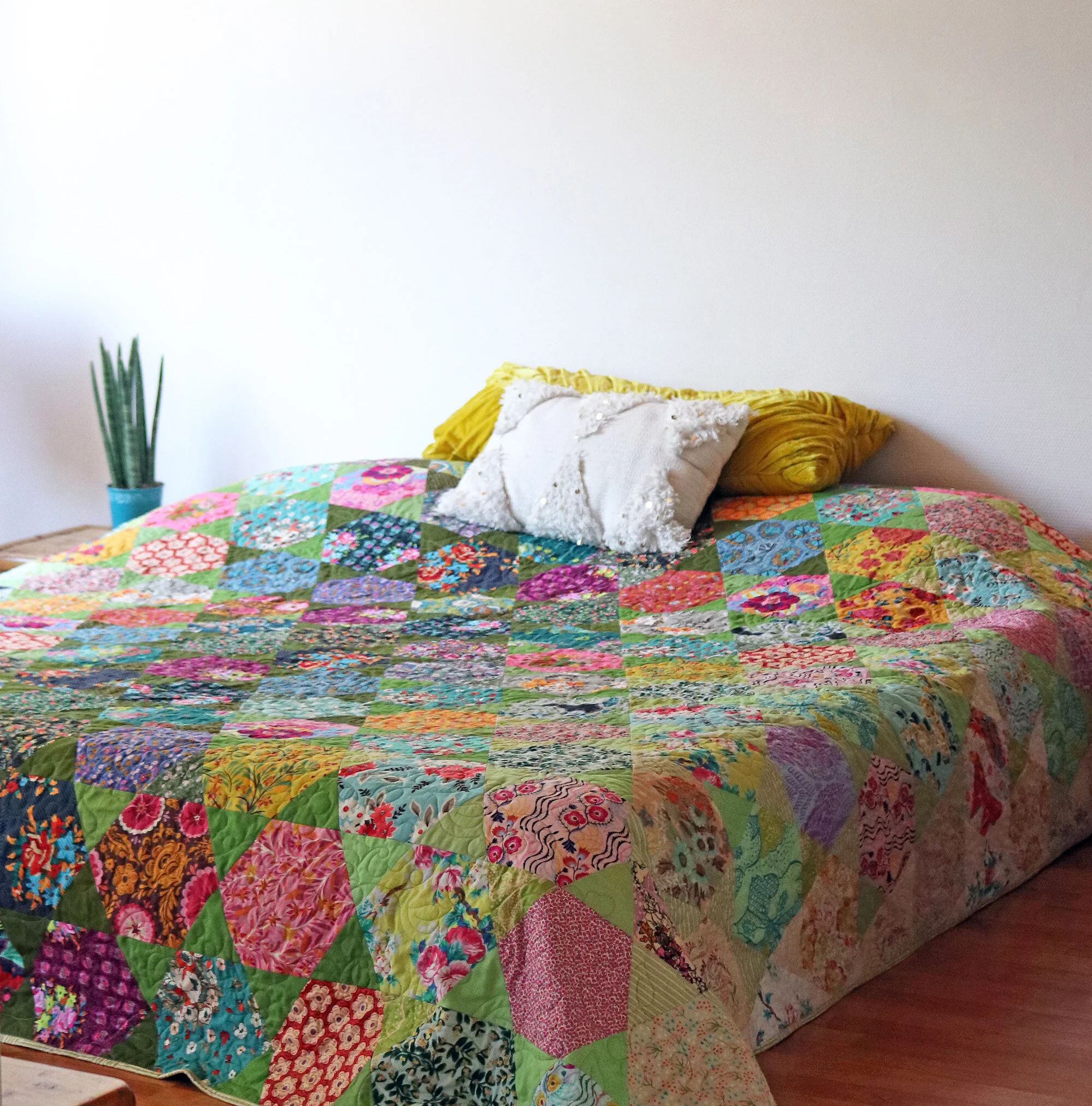 Frolicking Florals Honeycomb Stars quilt