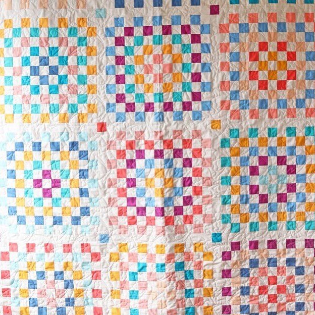 Quilting Studio blogpost alert!  This quilt by customer Jose Hoogeveen reminds me fondly of a granny square crochet blanket. 🧶That&rsquo;s because it is composed of solid fabrics (like yarn colors) and because the blocks are interspersed with backgr