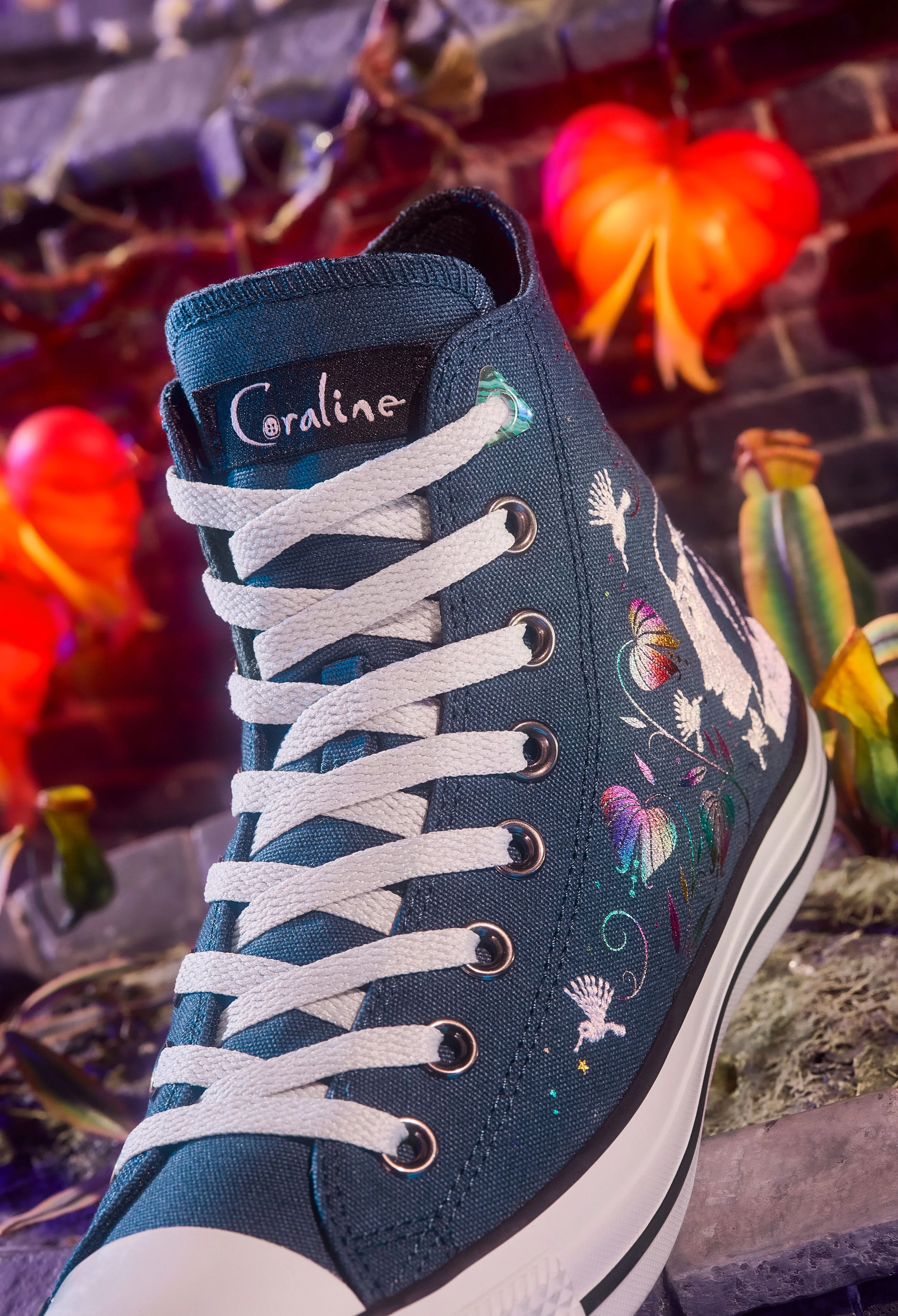 HO24_CTAS_HI_Coraline_G50834_Detail_Adult_V4_0801.jpg