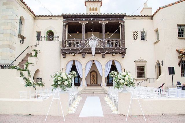 Talk about #weddingceremonygoals! How gorgeous is this ceremony site?! I knew this wedding was going to be so beautiful, but it blew me away when I actually saw it all set up!
✨
I love the style of my #jessannecouples, they are always thinking about 