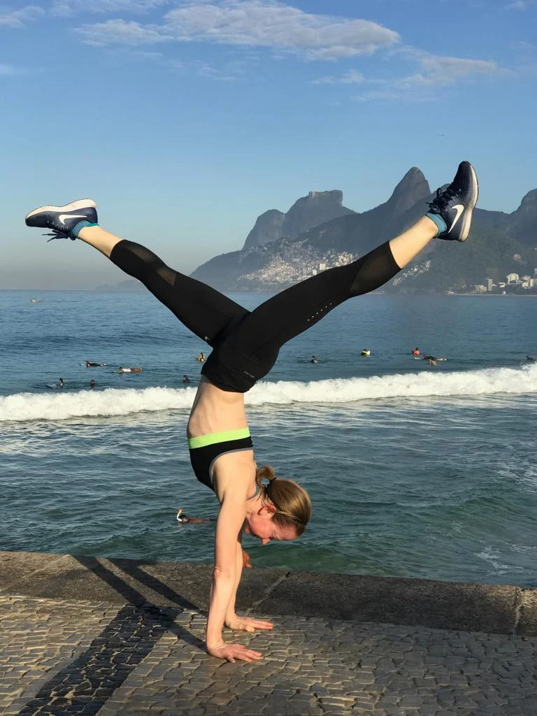 Handstander — April Rinne