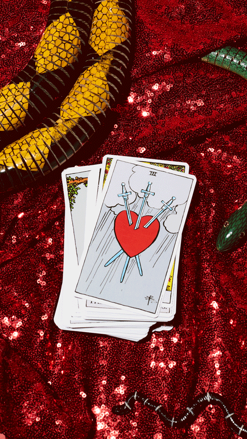 CLAIRE---SWEET-TAROT-READING-(1).gif