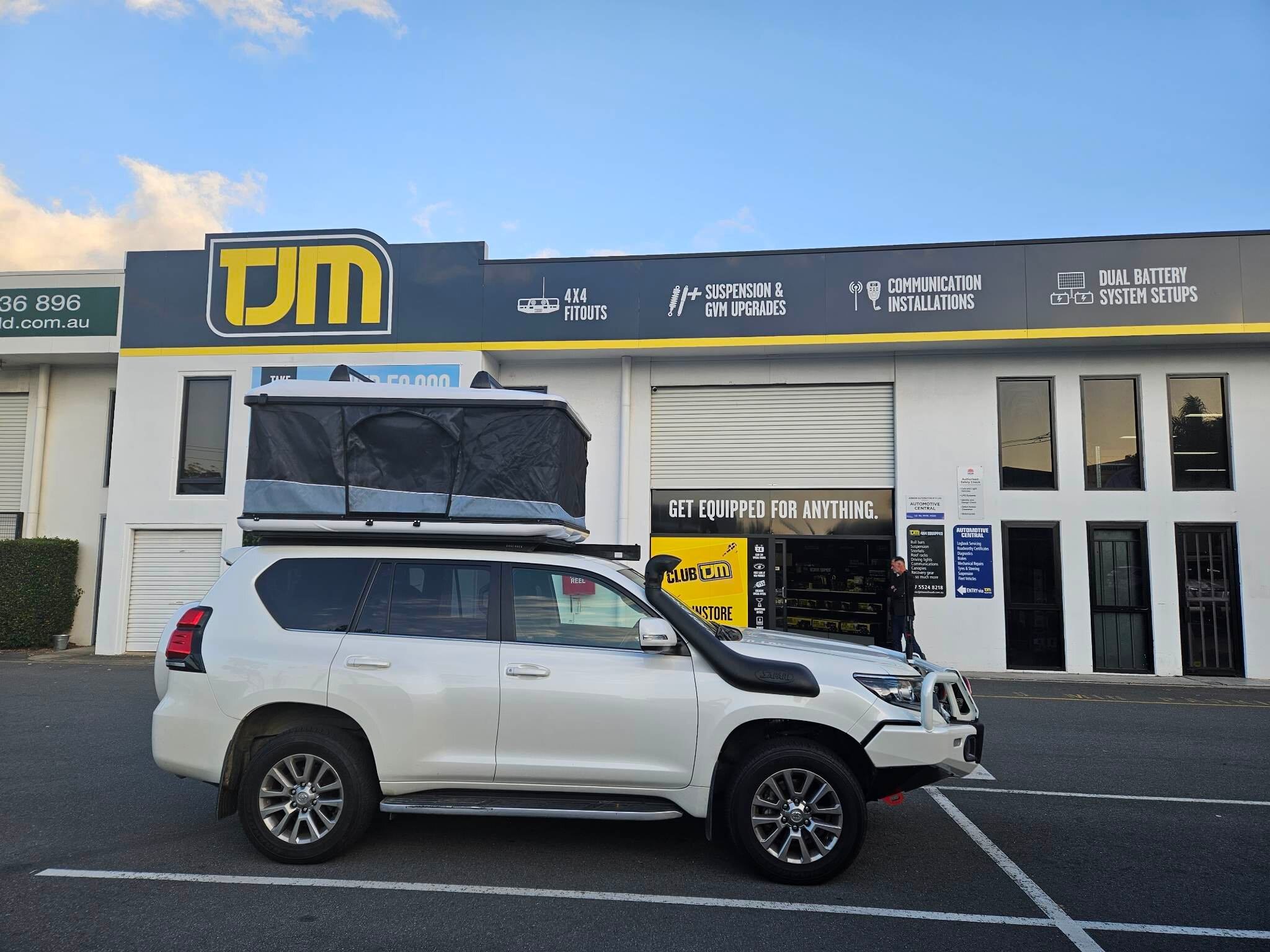 The @jamesbaroud_aunz Odyssey rooftop tent looking timeless in white on our customer's LC300.

Check out an Odyssey on display in our brand new showroom 👉🏽 13 Greenway Drive.

For more info on James Baroud tents tap our link in bio, or give us a ca