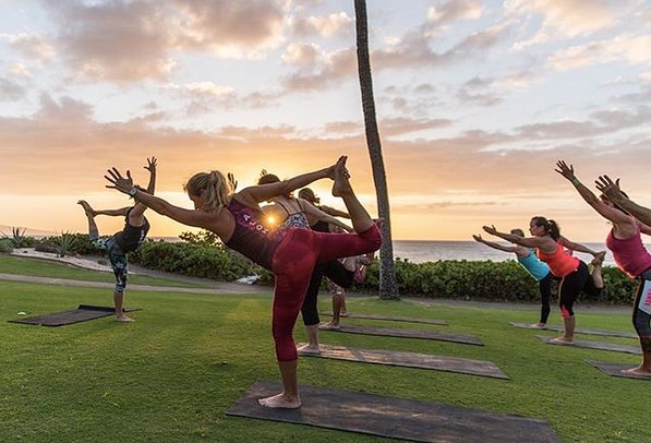 Stay limber with a refreshing session of yoga @fairmontkealani 
#runlivealoha #hawaiirunningretreat