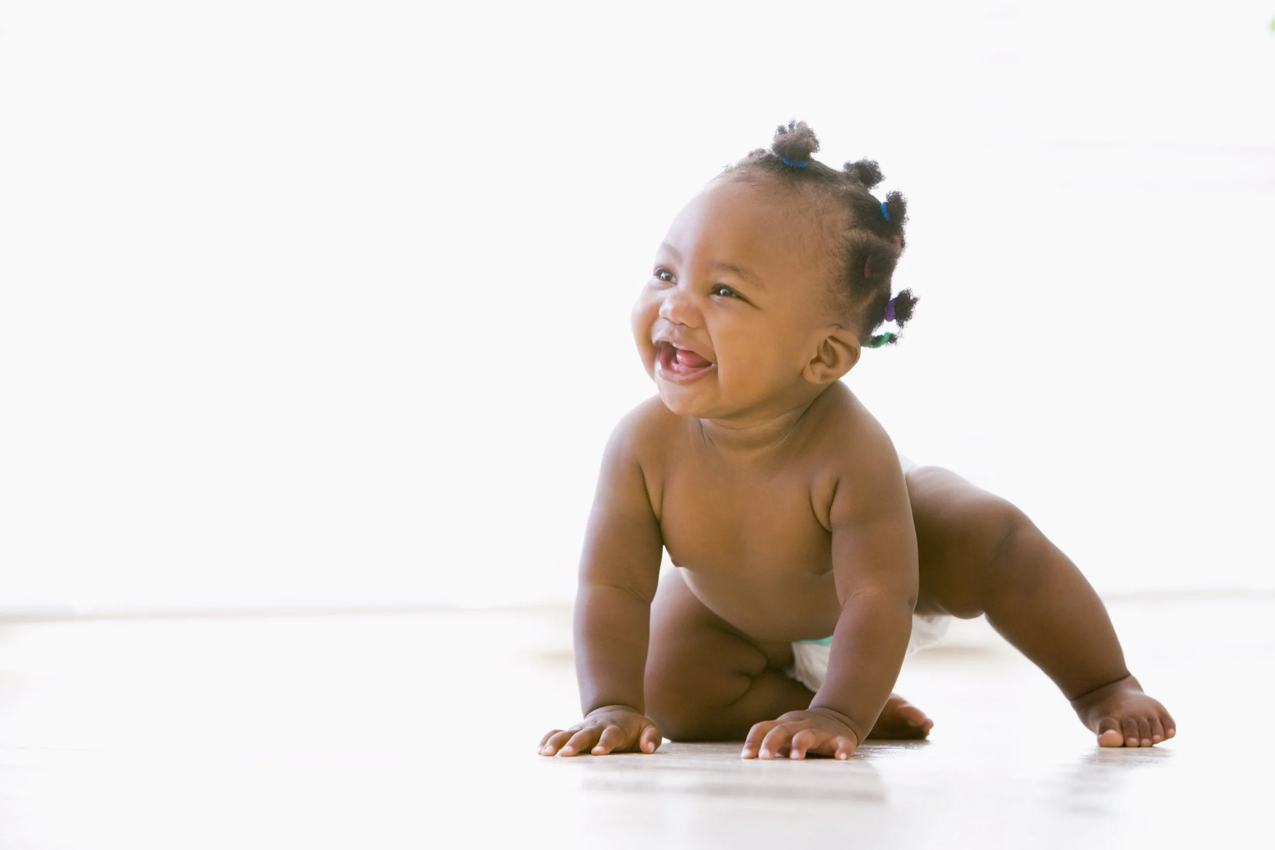 baby-crawling-indoors-smiling_SKTvi0Ho.jpg
