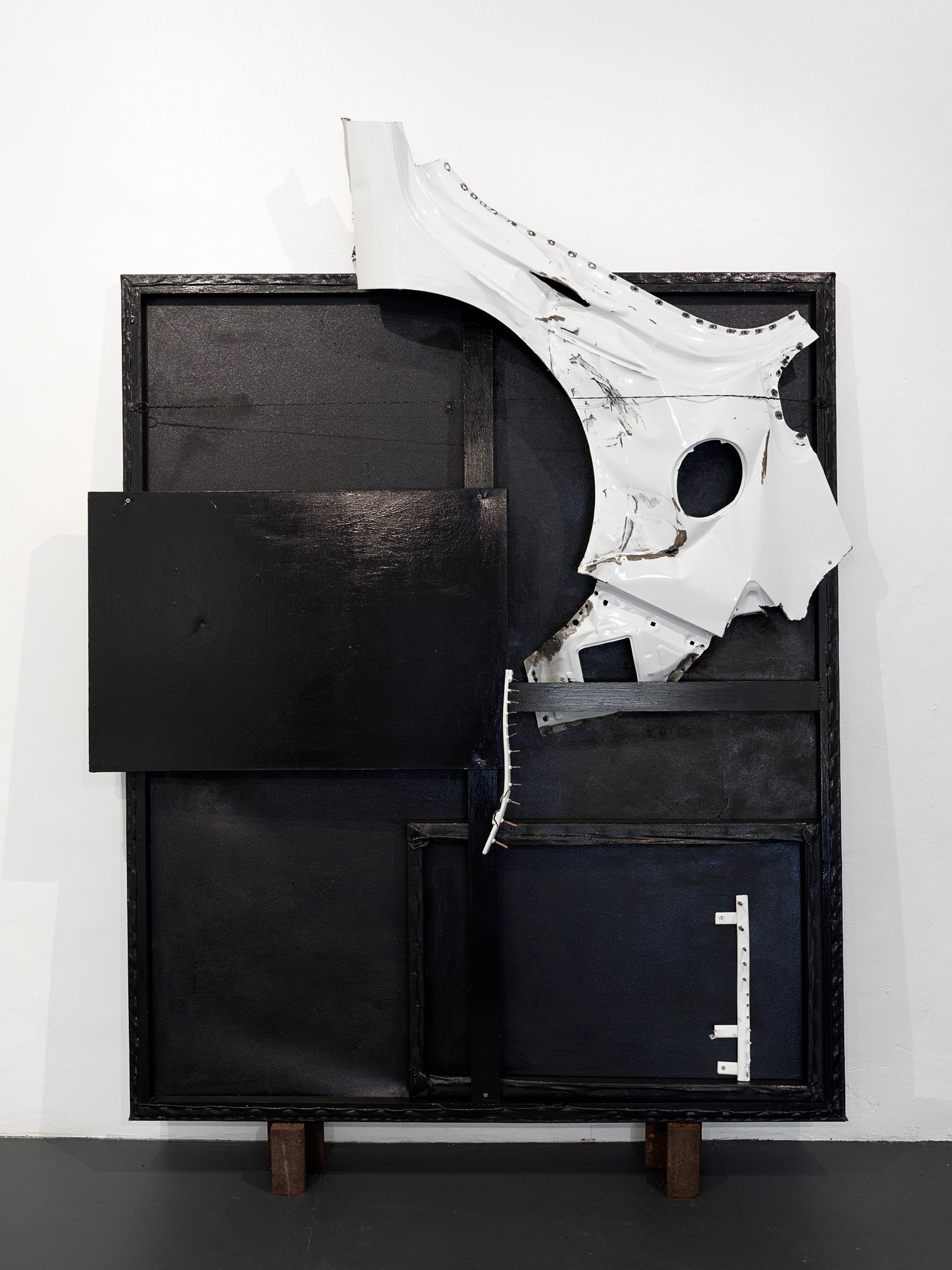   Informe  III,  2020  found wrecked car body part, found plastic covered metal, used stretched canvas, house paint, screws, wire, D-rings  approx 210 x 165 x 26 cm   Photograph Grant Hancock 