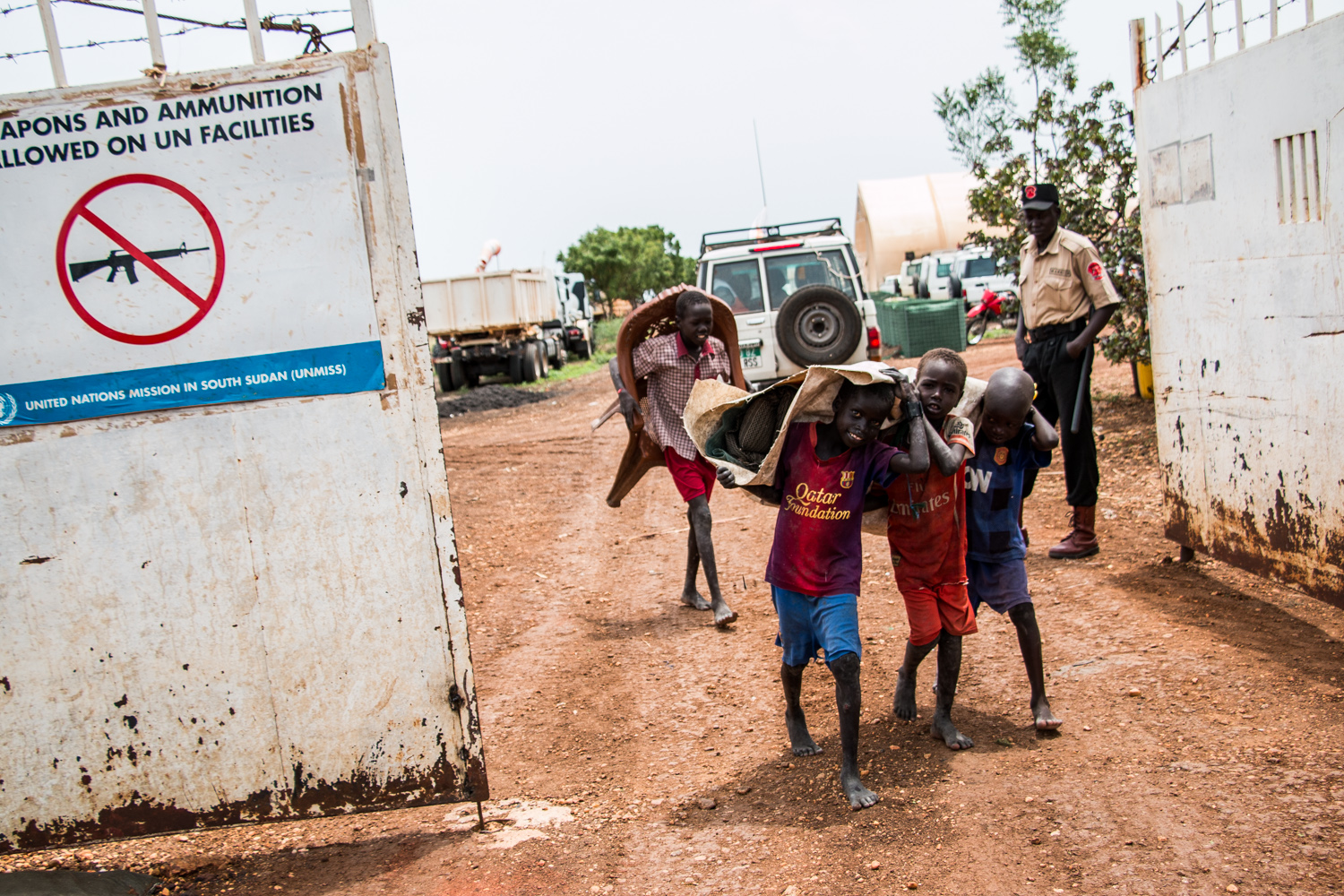 Families abandon Melut PoC after fighting between government and rebel forces threatens the camp. UN peacekeepers have been unable to protect civilians seeking shelter across most of South Sudan's spontaneous displacements sites.