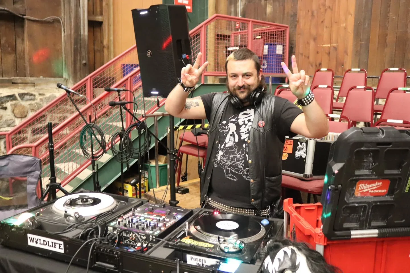 MORE photos of the vendors at the Lehigh Valley Punk Rock Flea earlier this month!!! Plus, @djwarlockpinball777, who was spinning records, and his Iron Maiden pinball machine.