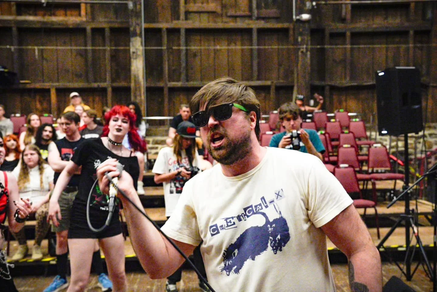 ⚡️☠️ 2026 LV PUNK ROCK FLEA MARKET PHOTOS: PT. 3⚡️☠️

The mighty @wealthgaprdg (mems. from Reading, PA and the LV) kicked off the live music last weekend during the LVPRFM. Shout out to Wealth Gap's vocalist, Jimmy, who was also a vendor at the event