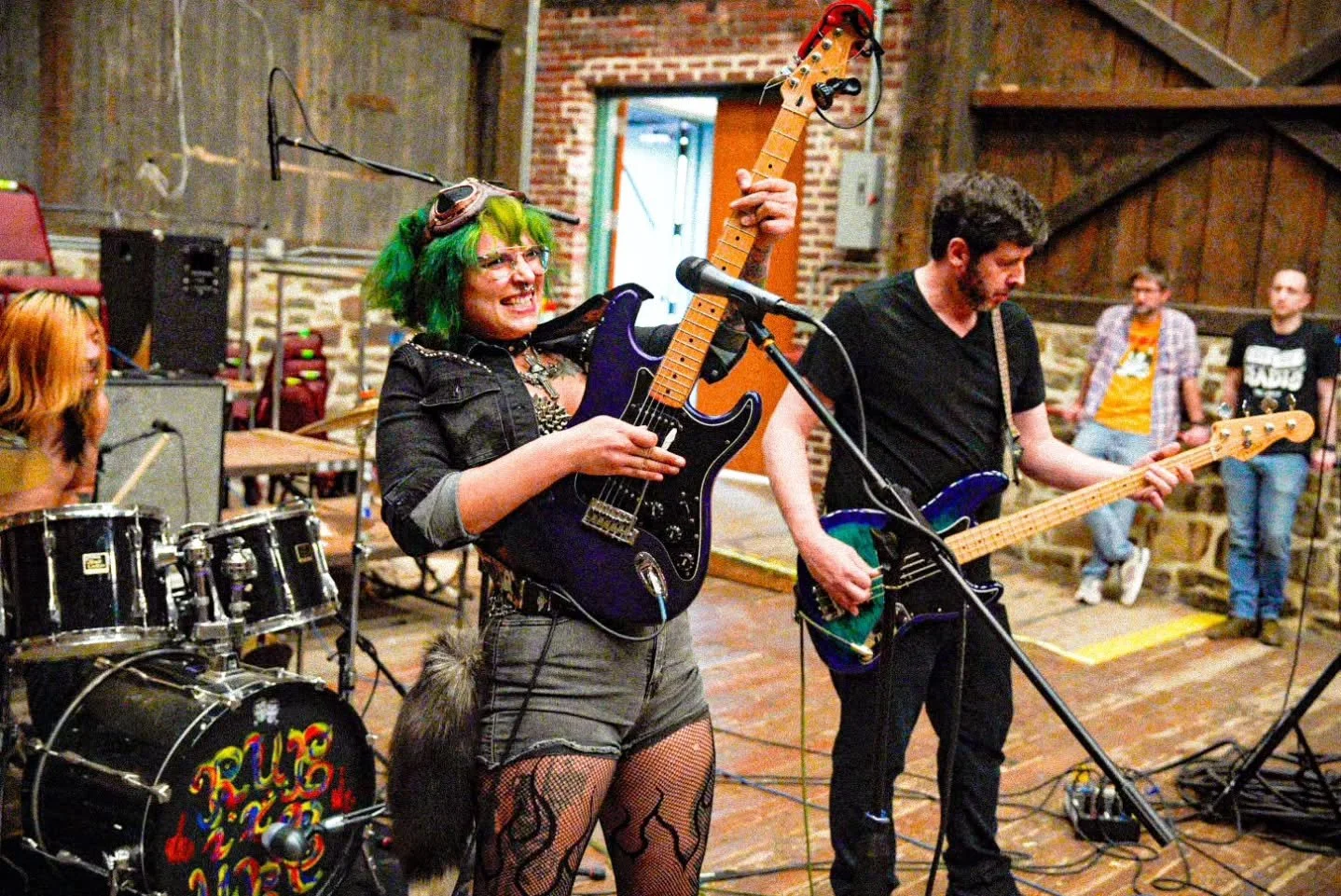 ⚡️☠️ 2026 LV PUNK ROCK FLEA MARKET PHOTOS: PT. 5⚡️☠️

Closing out the LVPRFM were LV weirdos (and former Tape Swap Radio guests) @rubixpubepa. A show the night before in Atlantic City didn't stop them from bringing their "mountain-based mutant r