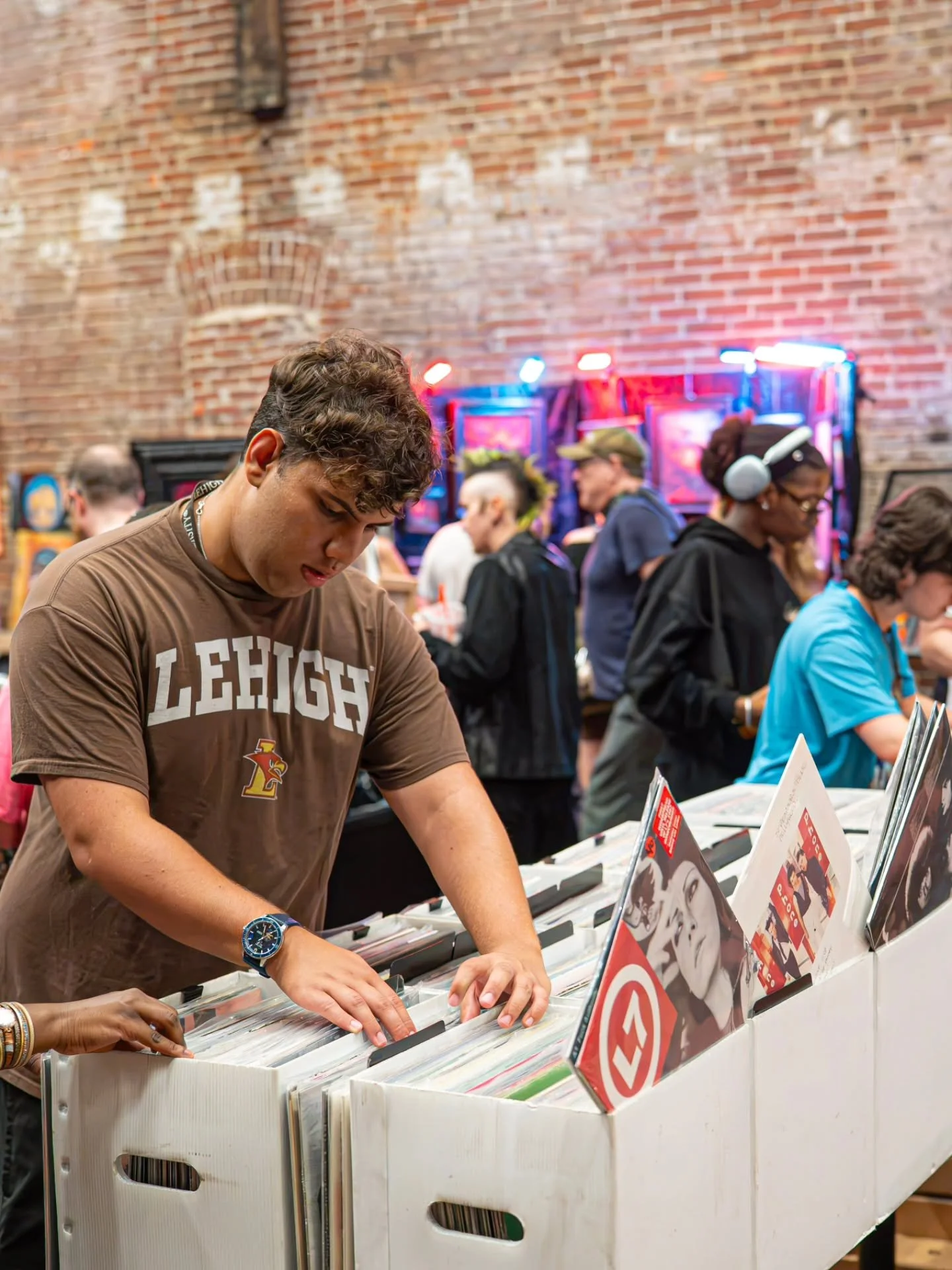 The 2026 Lehigh Valley Summer's End Punk Rock Flea Market is in the books! Thanks to everyone who came out to the Ice House a little over a week ago. The place was packed, and we're glad to see everyone out supporting all the vendors. Check out some 