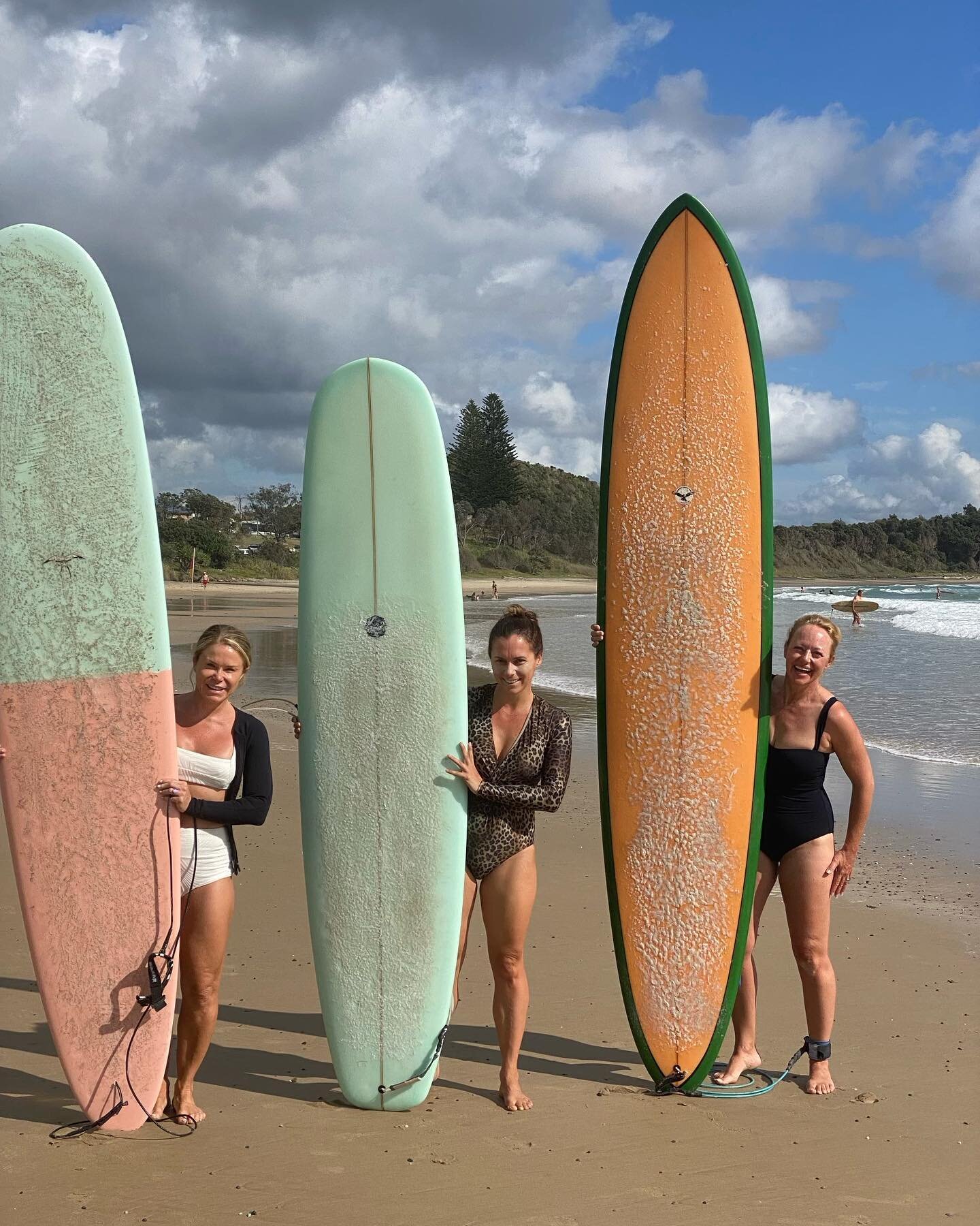 This needs a permanent spot on the &lsquo;gram. 

Mums heading out for a surf 🏄🏻&zwj;♀️ 

Shredding with @k_andkids @shelleycraftofficial 

Only took until the last day of the holiday to get us out there! The best hour of the whole summer holiday ?
