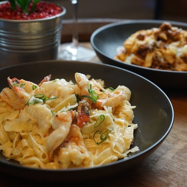 A new addition to our pasta family. 🦐Housemade Garlic Prawn Fettuccine. Australian prawns tossed in a house made fettuccine. 🦐 🏡Open for 5-8pm
🚗 Delivery go to www.theamericanbourbonbar.com
☎️ 07 33876050 For takeaway
😢 No dine-in