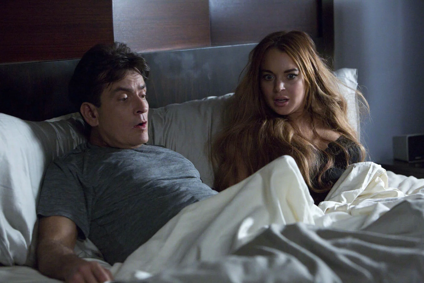 Scary Movie 5 Review Charlie Sheen Lindsay Lohan In Limp Horror Spoof The Prague Reporter