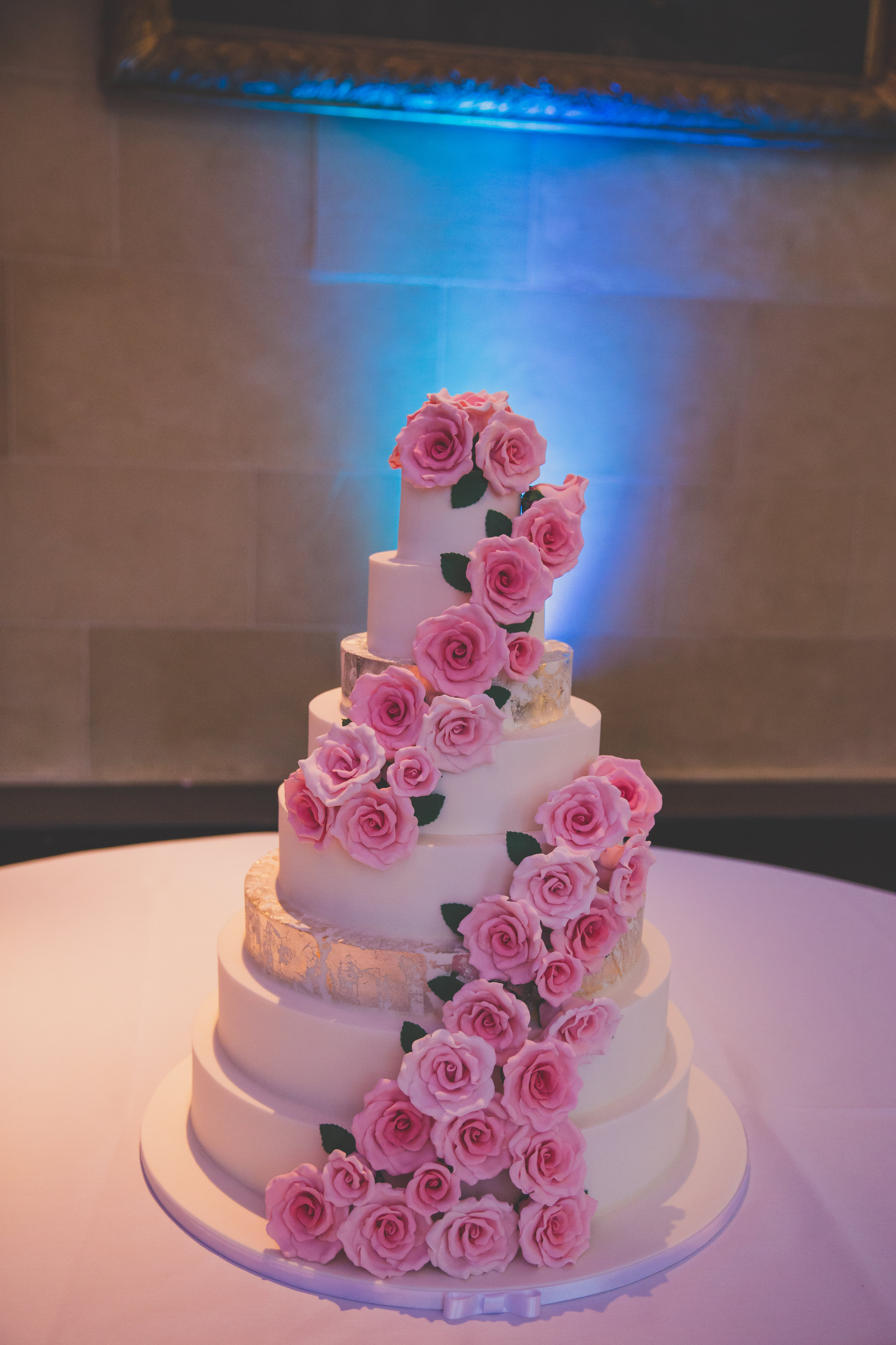 bedfordshire wedding cake pink roses.jpg