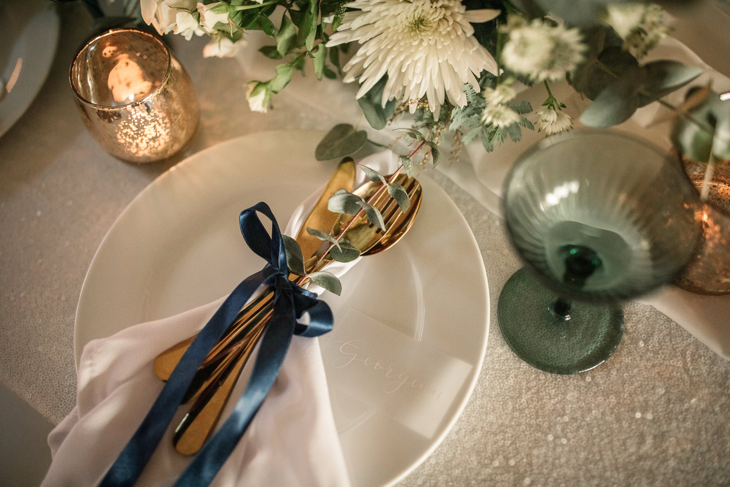 Christmas Inspiration_Winter Wedding_Coltsfoot Hertfordshire_Table Styling_Table Settings_Queen and Eden_Becky Harley Photography