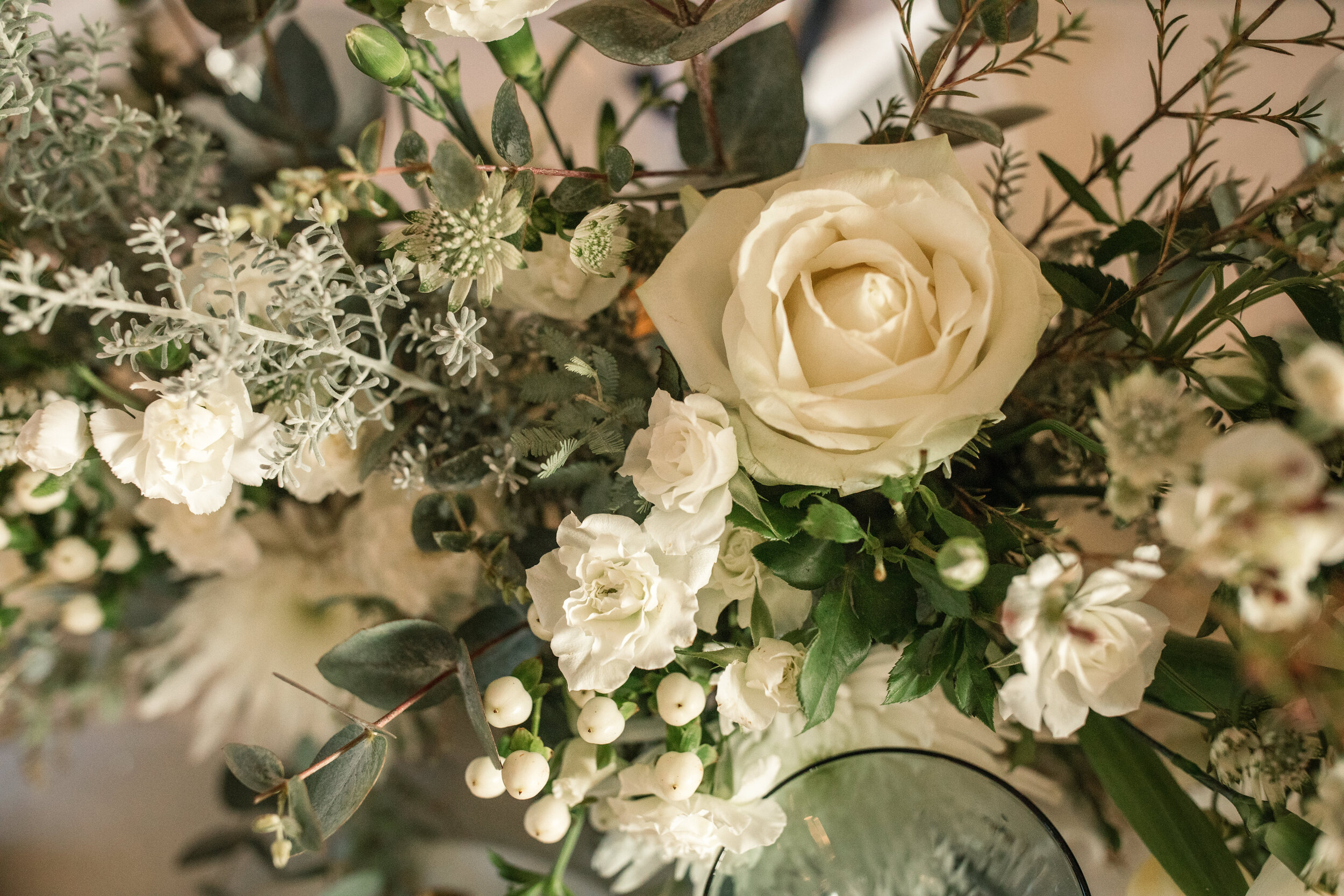 Christmas Inspiration_Winter Wedding_Coltsfoot Hertfordshire_Flowers_Centrepiece Inspiration_Queen and Eden_Becky Harley Photography