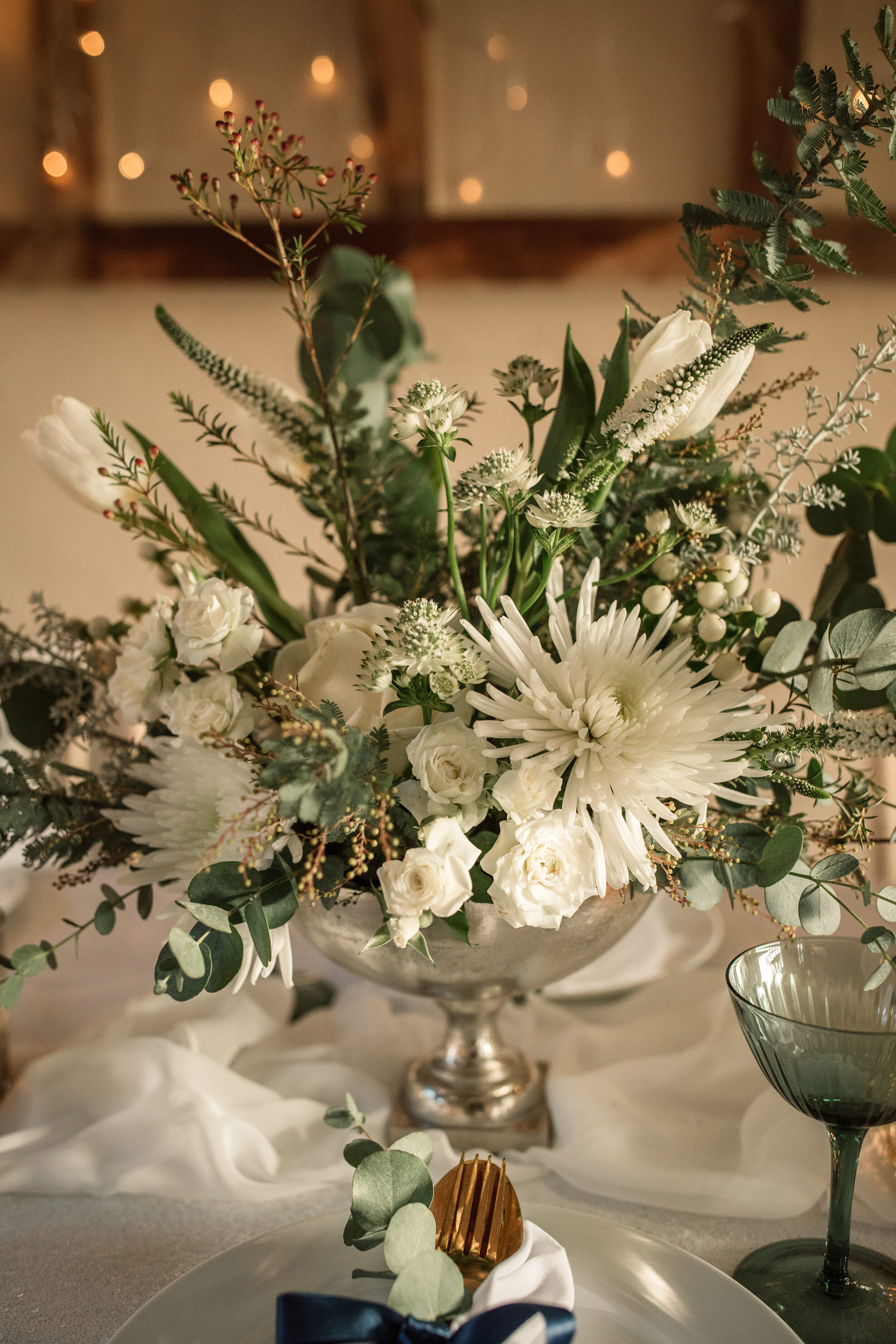 Christmas Inspiration_Winter Wedding_Coltsfoot Hertfordshire_Flowers_Centrepiece_Queen and Eden_Becky Harley Photography