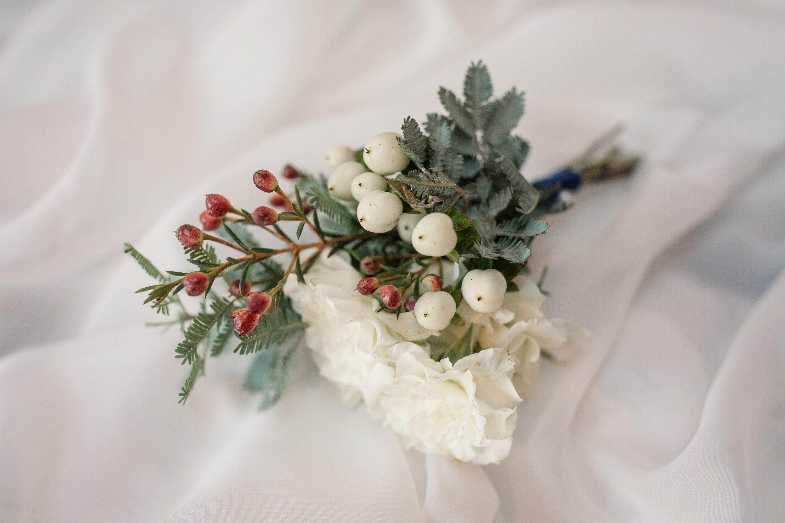Christmas Inspiration_Winter Wedding_Coltsfoot Hertfordshire_Flowers_Button Hole_Groom_Queen and Eden_Becky Harley Photography