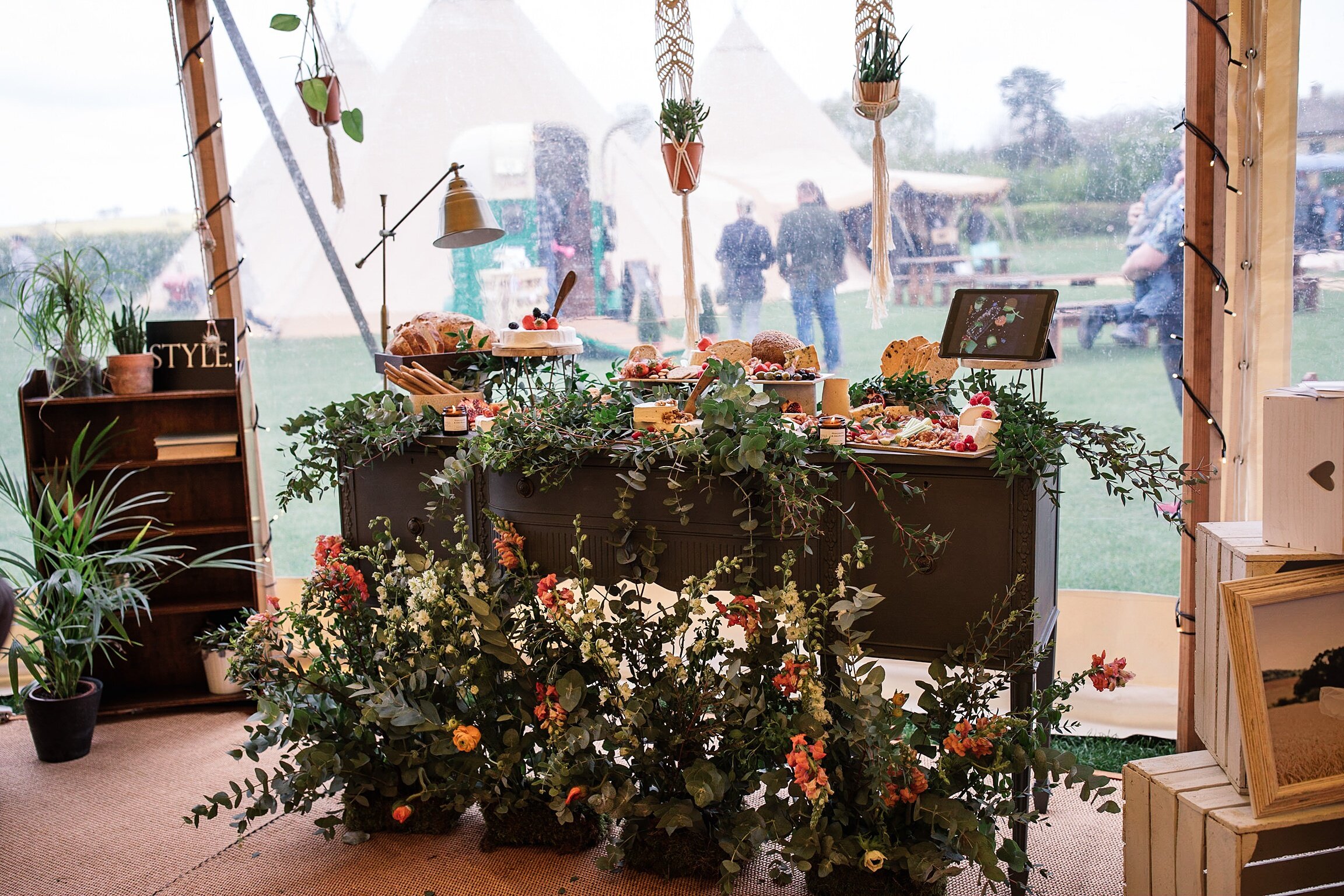 2020 Wedding Trends_Food_Grazing Table_Becky Harley