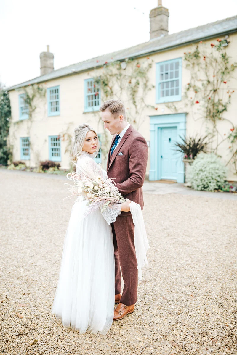 Winter Wedding Inspiration_Boho Bride and Groom_Nikkis Moments