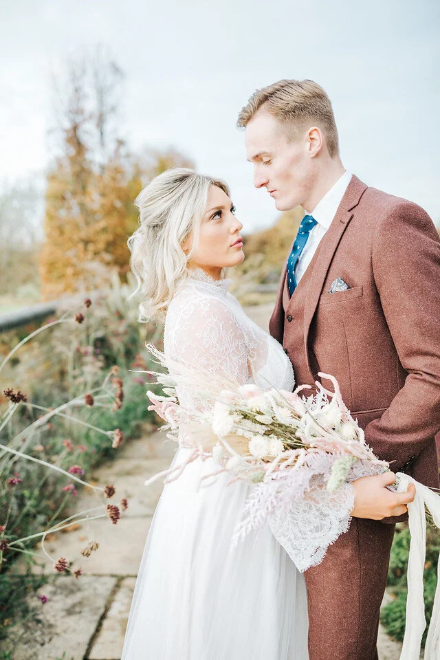Winter Wedding Inspiration_Boho Bride and Groom_Nikkis Moments