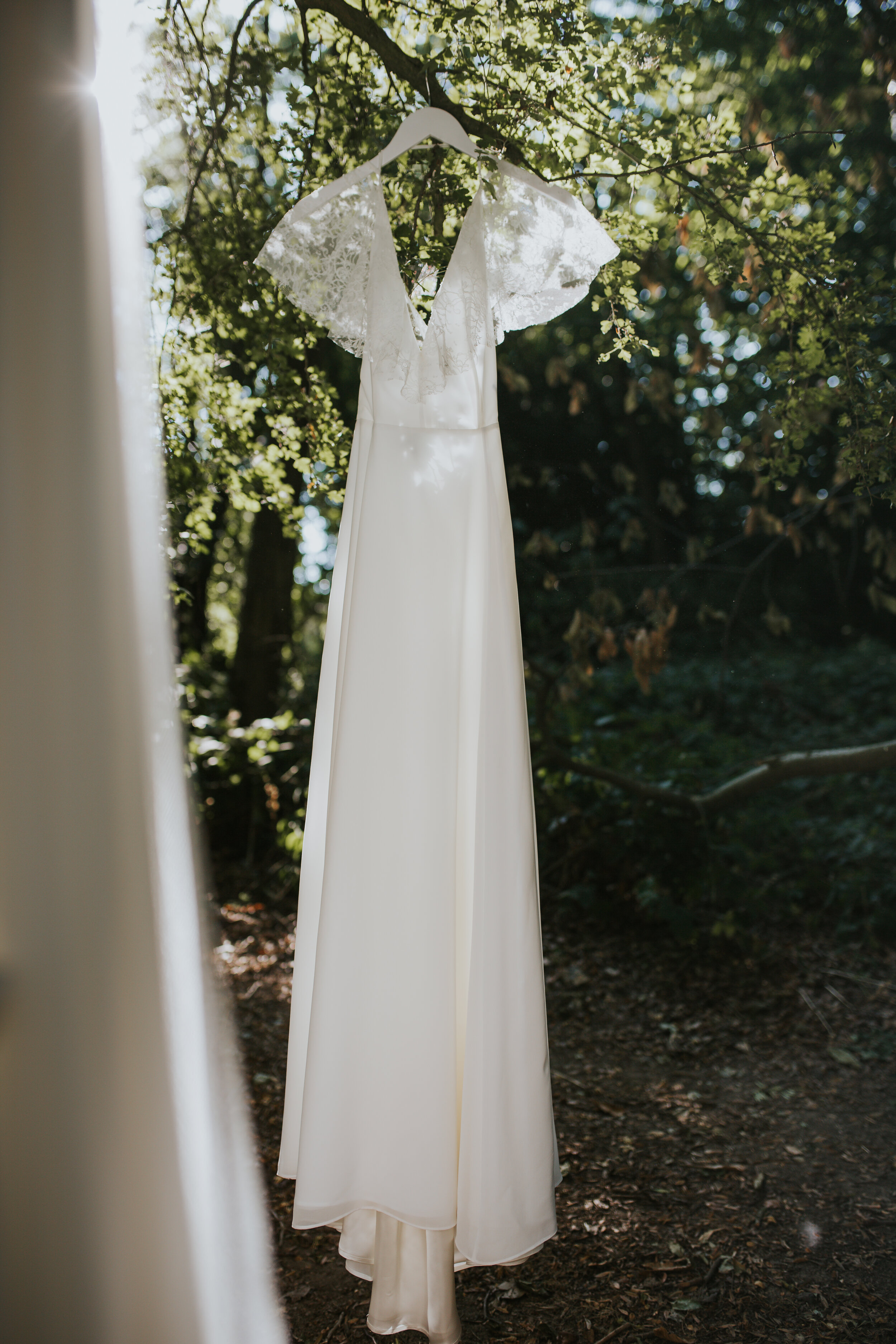 Woodland Elopement_Bridal Gown_Lily Lane Photography