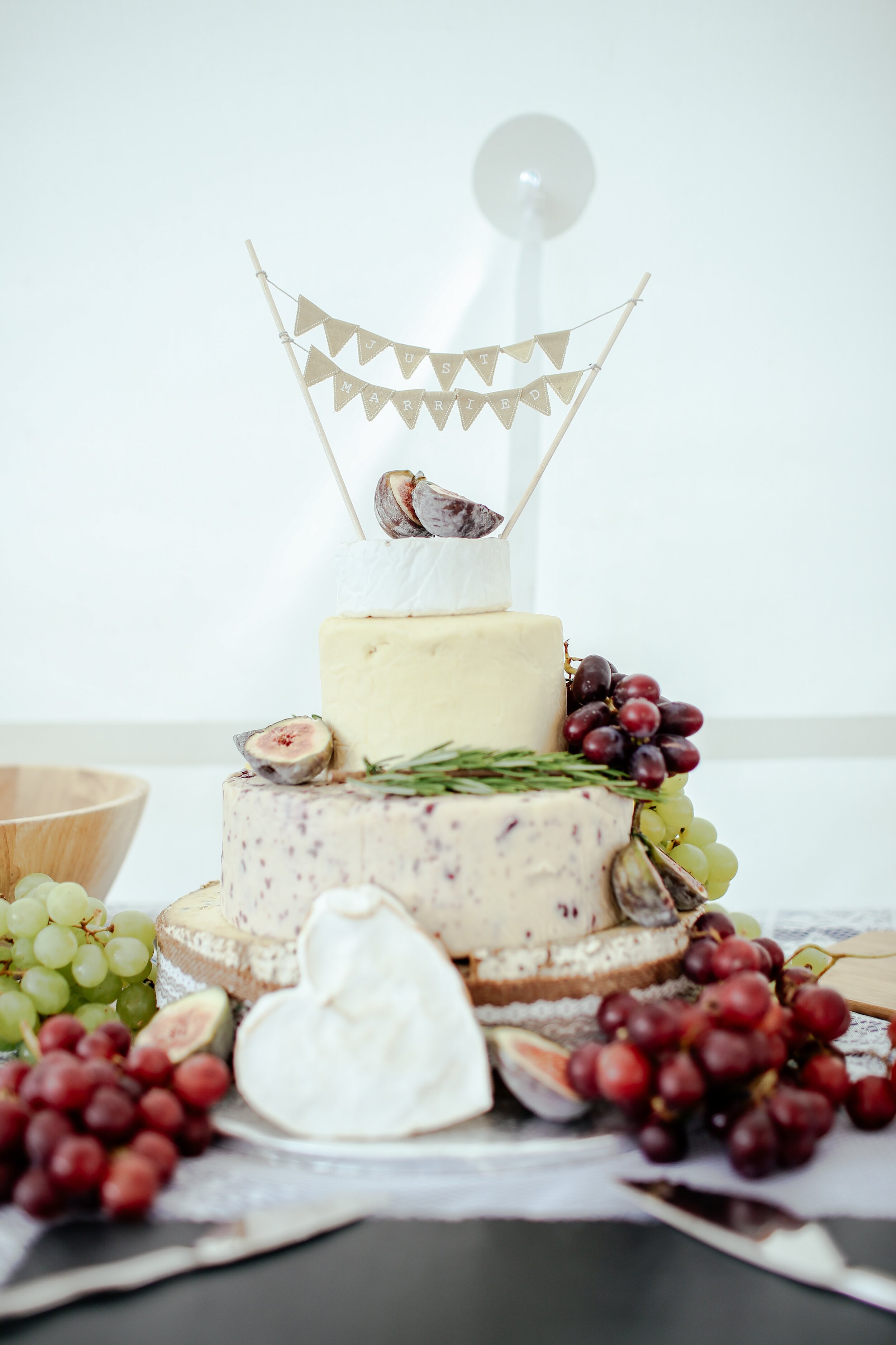 7 easy ways to plan sustainable wedding food_Cheese Cake_Wedding Cake