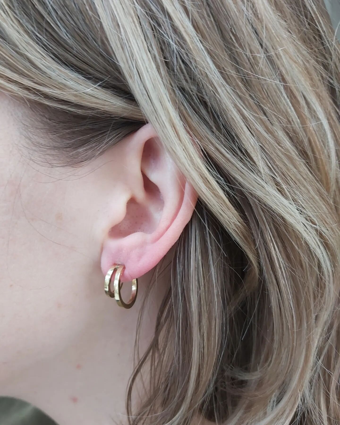 Handcrafted in my studio in Antwerp - small double hoops in 18k warm yellow gold to wear every day from morning till evening.

Get in touch to book an appointment and see all possibilities to personalise these hoops.

Send a DM or get in touch via th