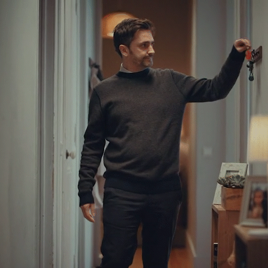 hanger 002.gif