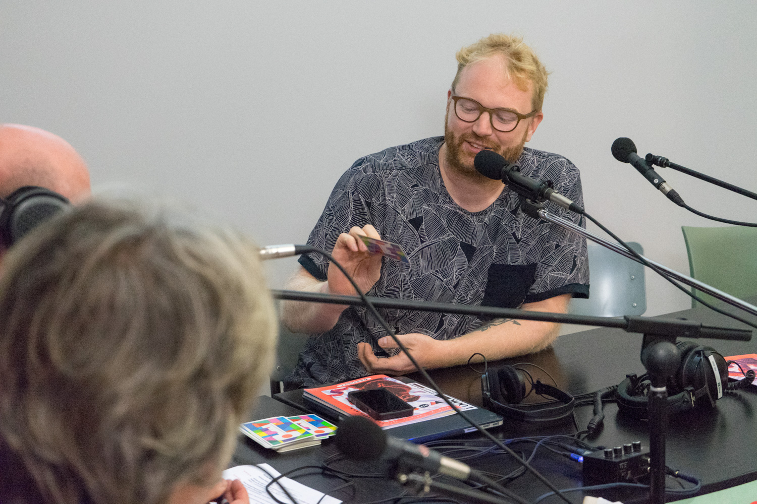 Jeroen de Leijer interviewing Graphic Matters director Dennis Elbers