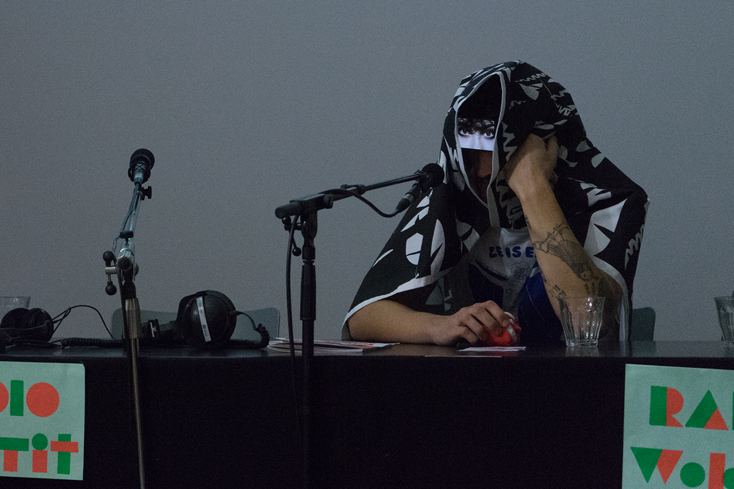 Jip Piet performing as an alternative for being interviewed