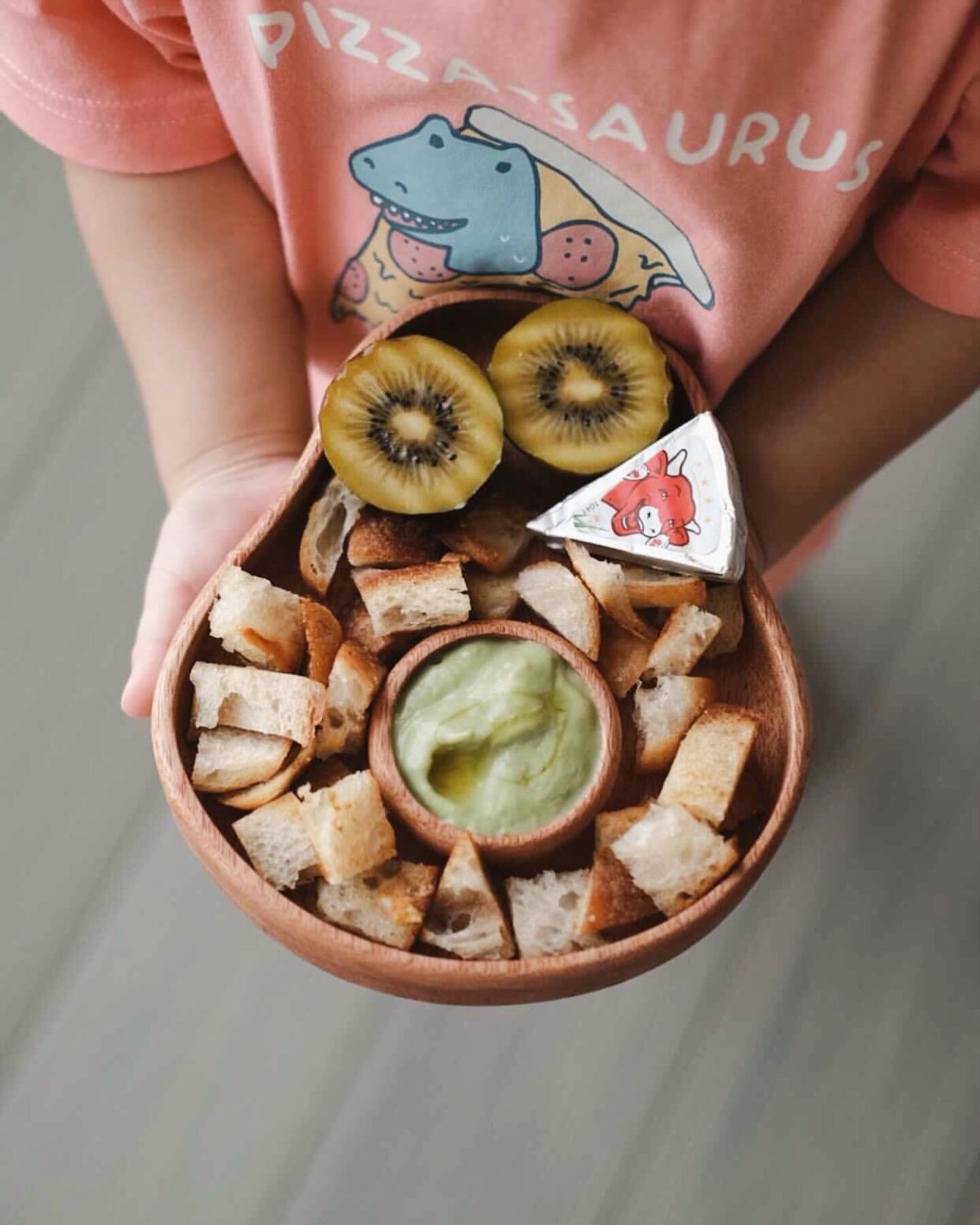Avo on avo☺️😍😋🥑 #woodentableware #woodenplate #avocadoplate #handmade #sgfood #thecommonbench #toddlerfriendly #sgtoddler #kidsplate #sghandmade #sgmom