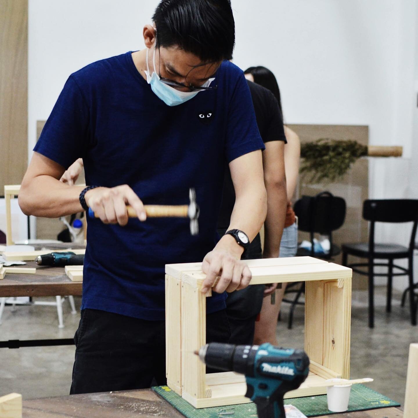 Basic Woodworking Workshop for Adults // Join us at our next session on 28 March 2021 Sunday 2.30-5.30pm. Enjoy $30 off when you sign up with a friend! #thecommonbench #sgworkshop #sglearn #sgworkshops #sgexpats #sgig