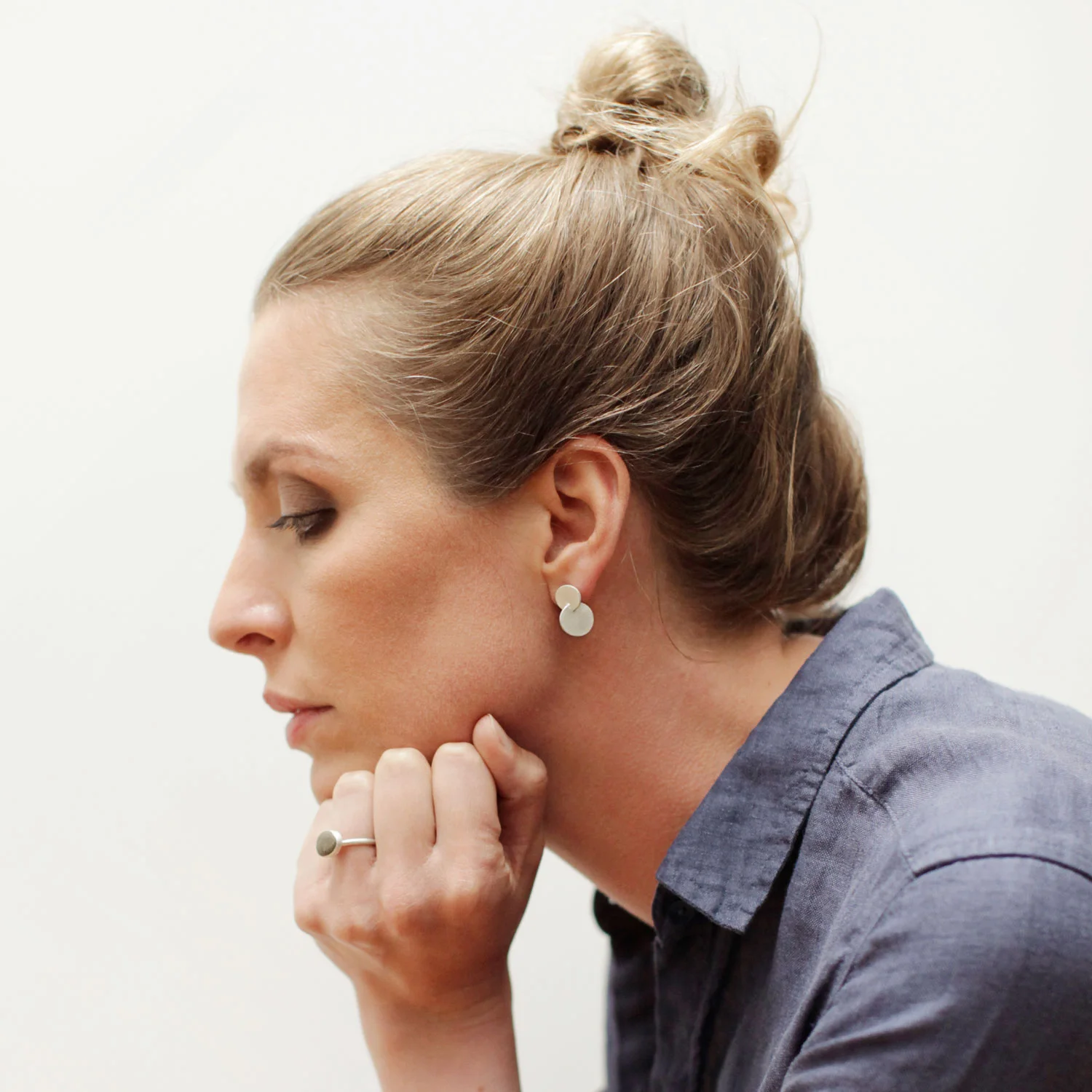 Grace-Girvan-jewellery-Interlocking-disc-earrings-orkney-scotland-contemporary-scottish-jeweller-silver-fife.jpg